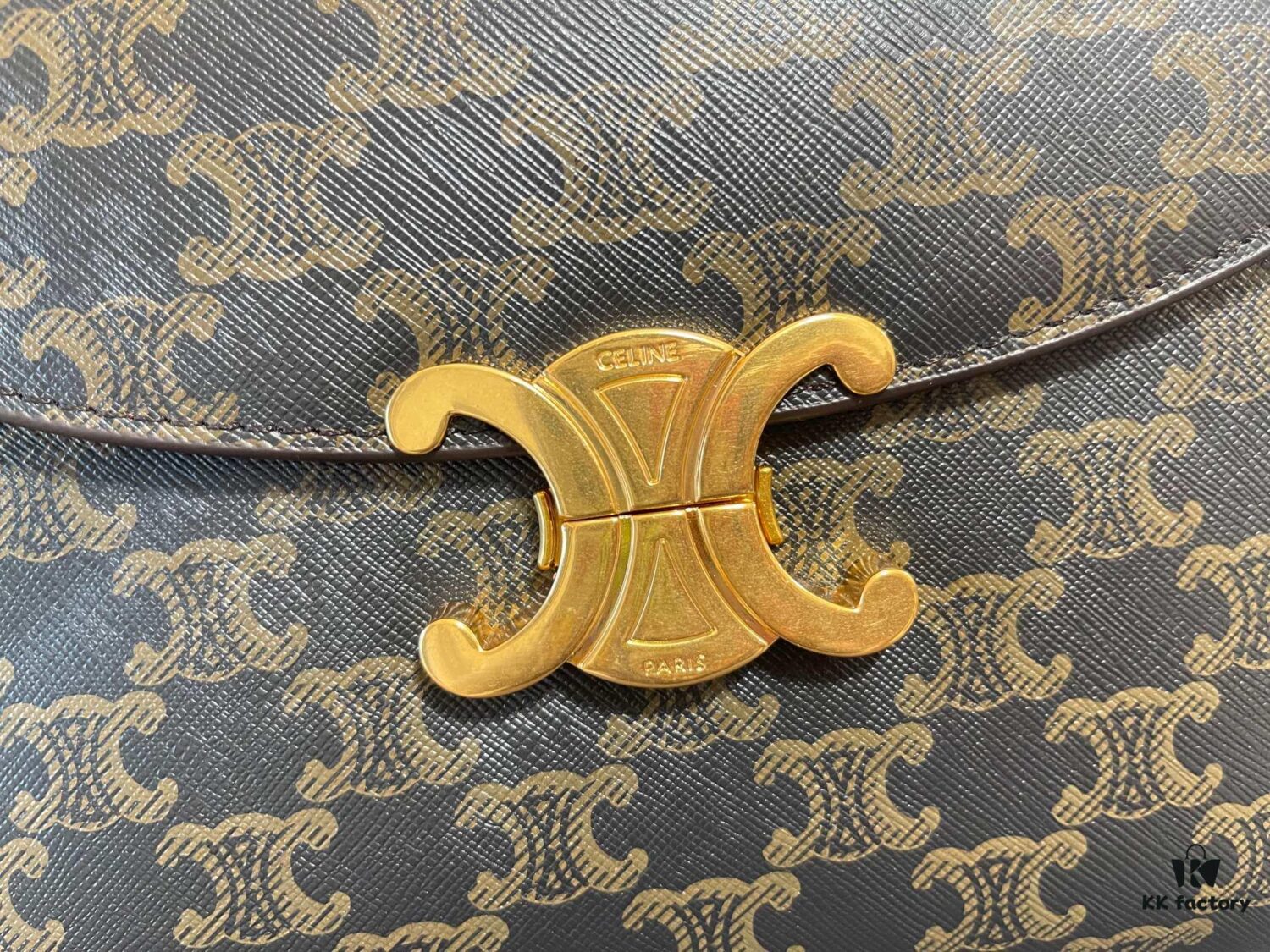 New Arrival A CELINE Arc de Triomphe Kelly Bag, New Design Arc de Triomphe Tote, Exuding Elegance, Simple and Refined Silhouette Showcasing a Polished Style and Pure Aesthetic