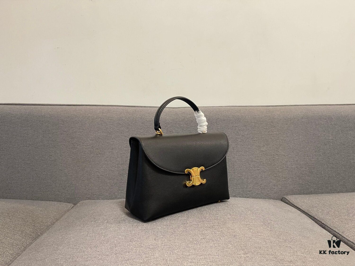 New Arrival A CELINE Arc de Triomphe Kelly Bag, New Design with Triumphal Arch Closure, Exuding Elegance