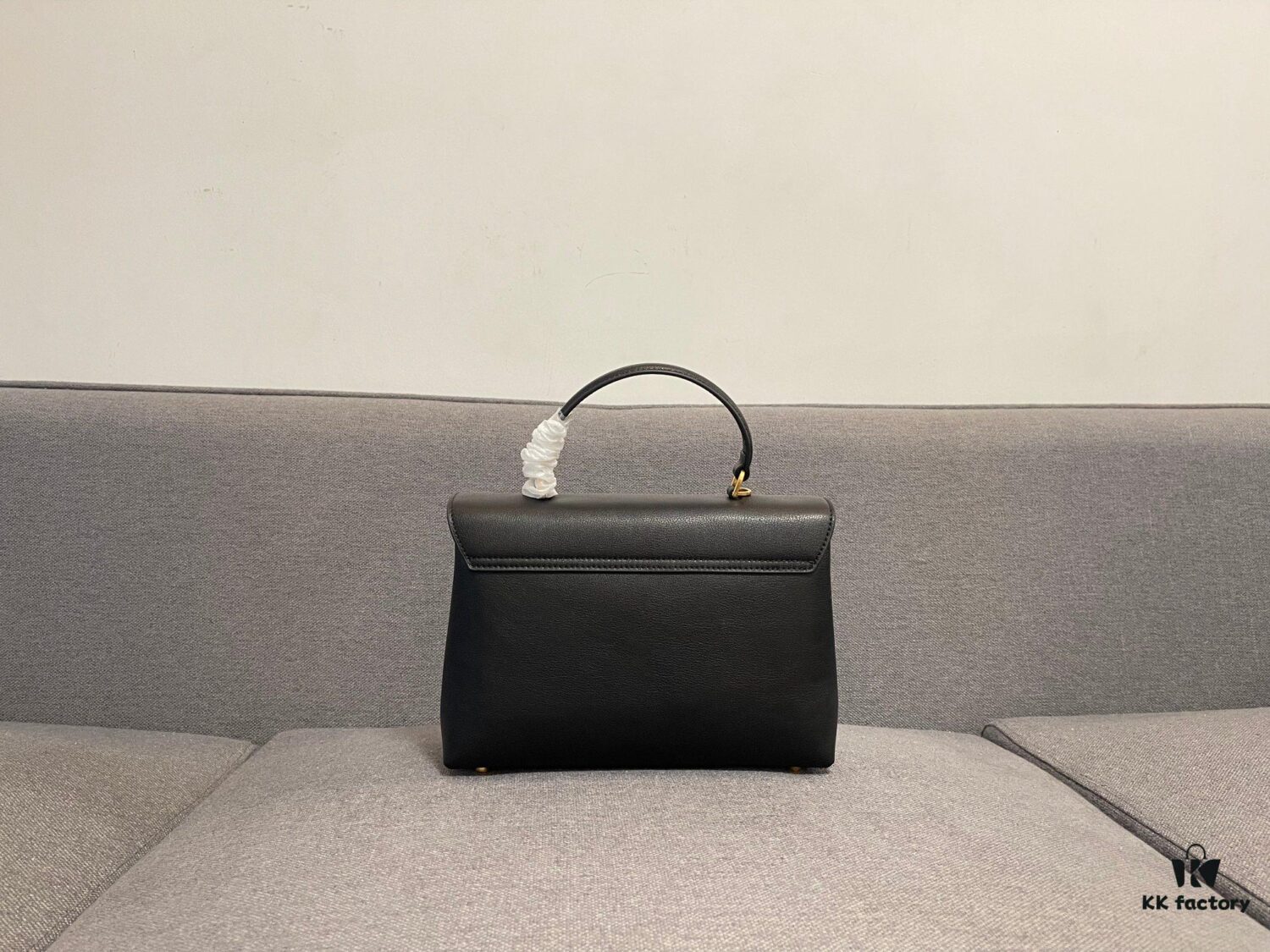 New Arrival A CELINE Arc de Triomphe Kelly Bag, New Design with Triumphal Arch Closure, Exuding Elegance