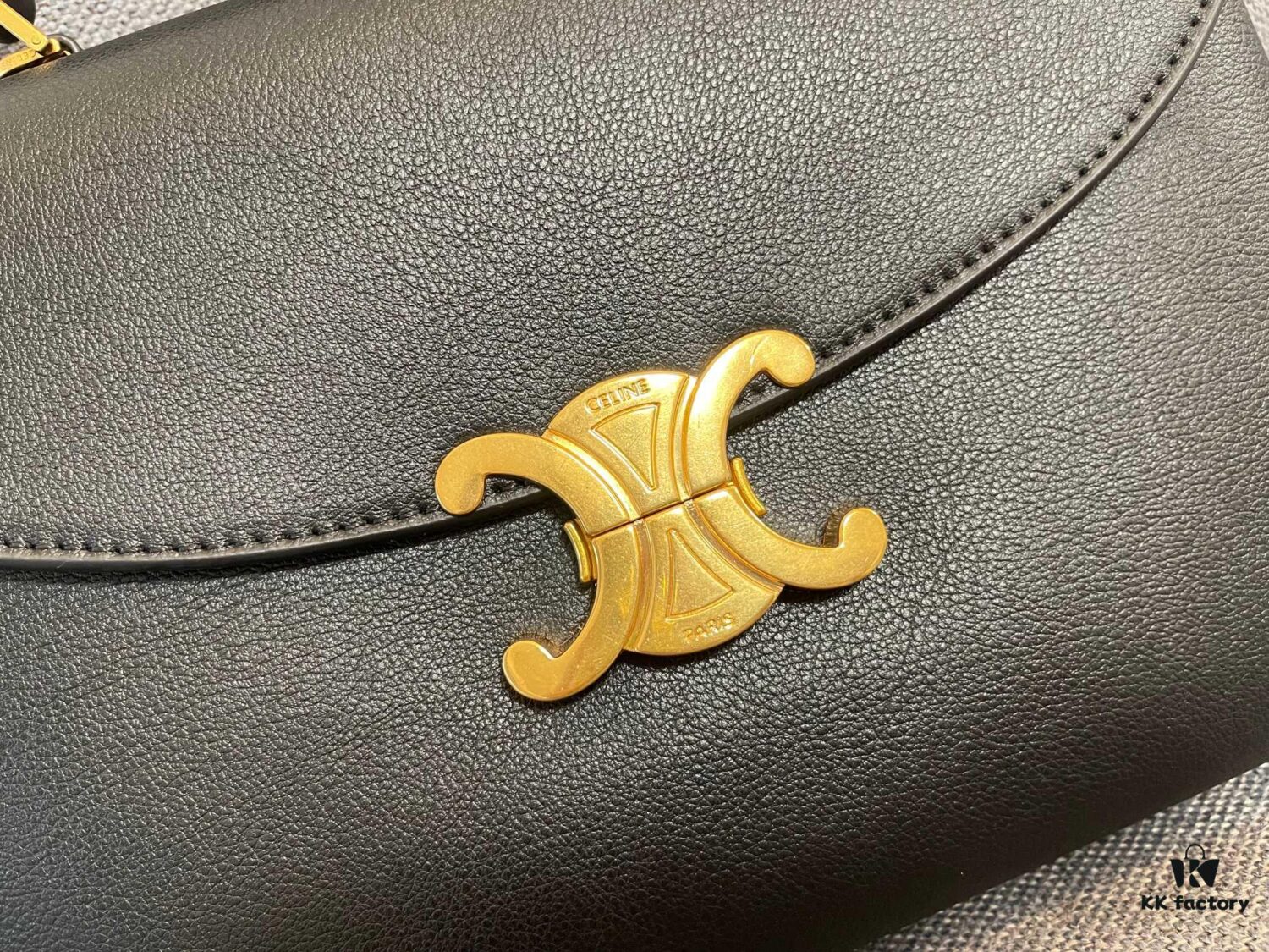 New Arrival A CELINE Arc de Triomphe Kelly Bag, New Design with Triumphal Arch Closure, Exuding Elegance