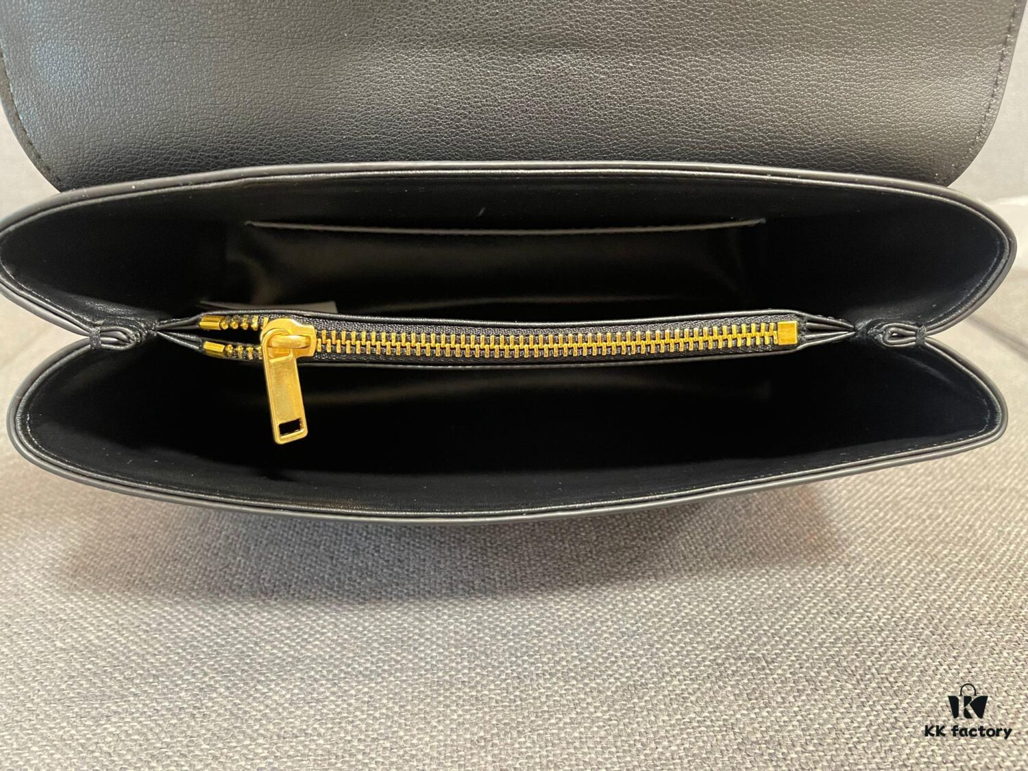 New Arrival A CELINE Arc de Triomphe Kelly Bag, New Design with Triumphal Arch Closure, Exuding Elegance