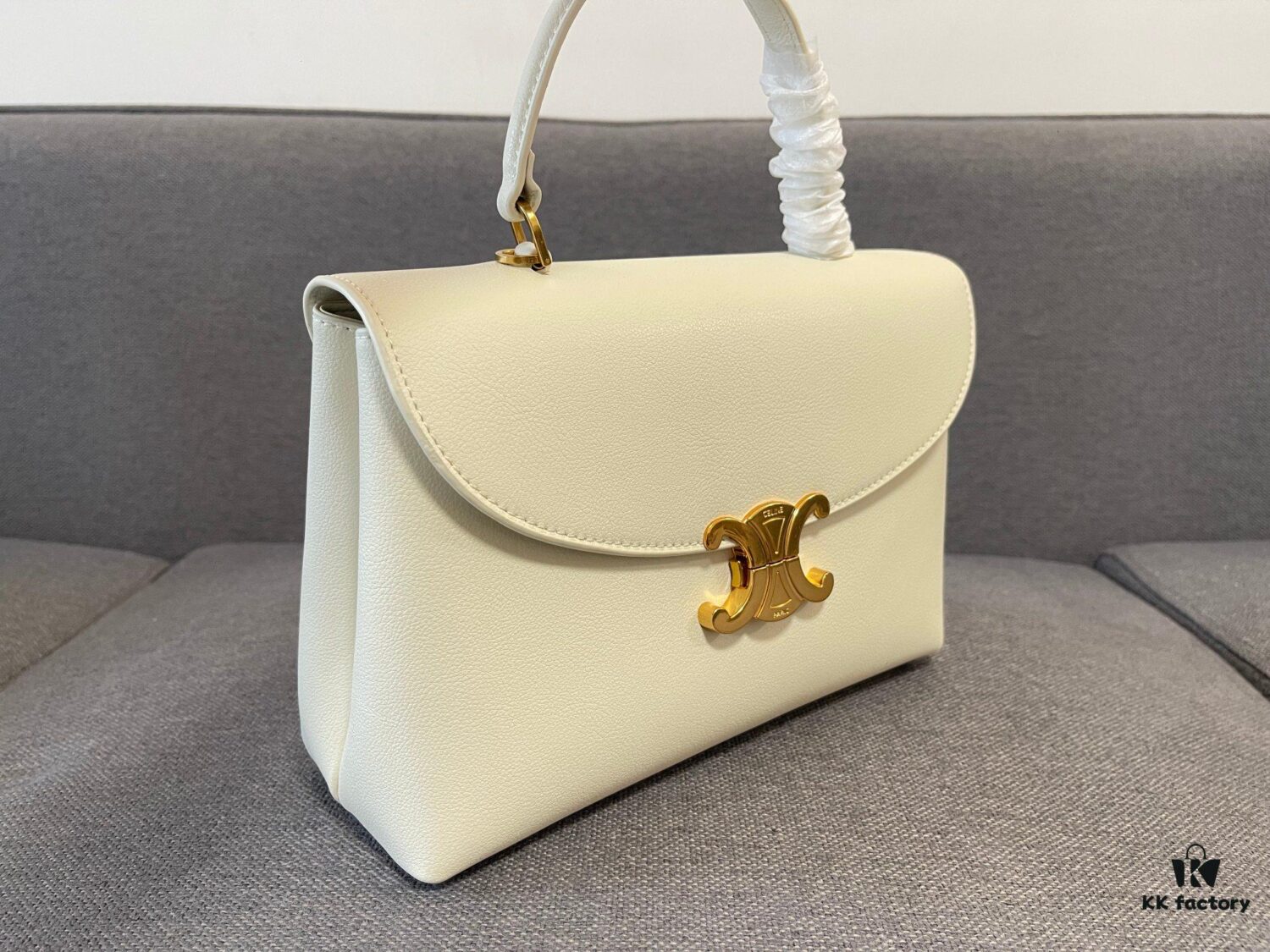 New Arrival A CELINE Arc de Triomphe Kelly Bag, New Design with Triumphal Arch Closure, Exuding Elegance