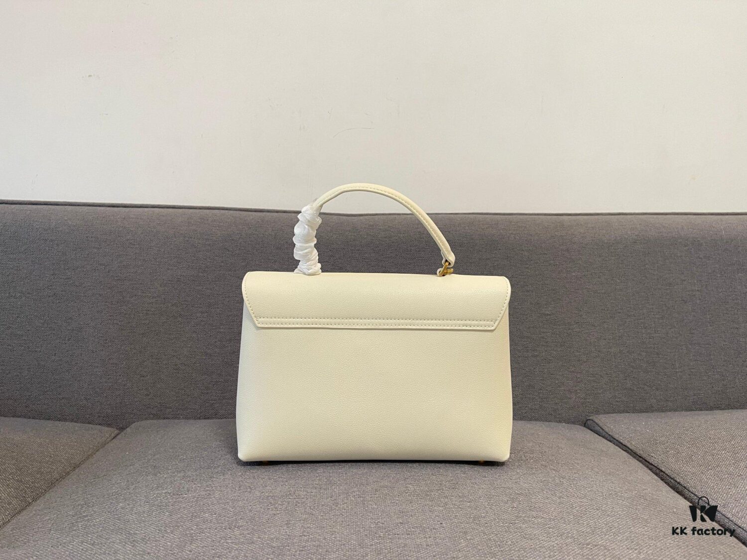 New Arrival A CELINE Arc de Triomphe Kelly Bag, New Design with Triumphal Arch Closure, Exuding Elegance