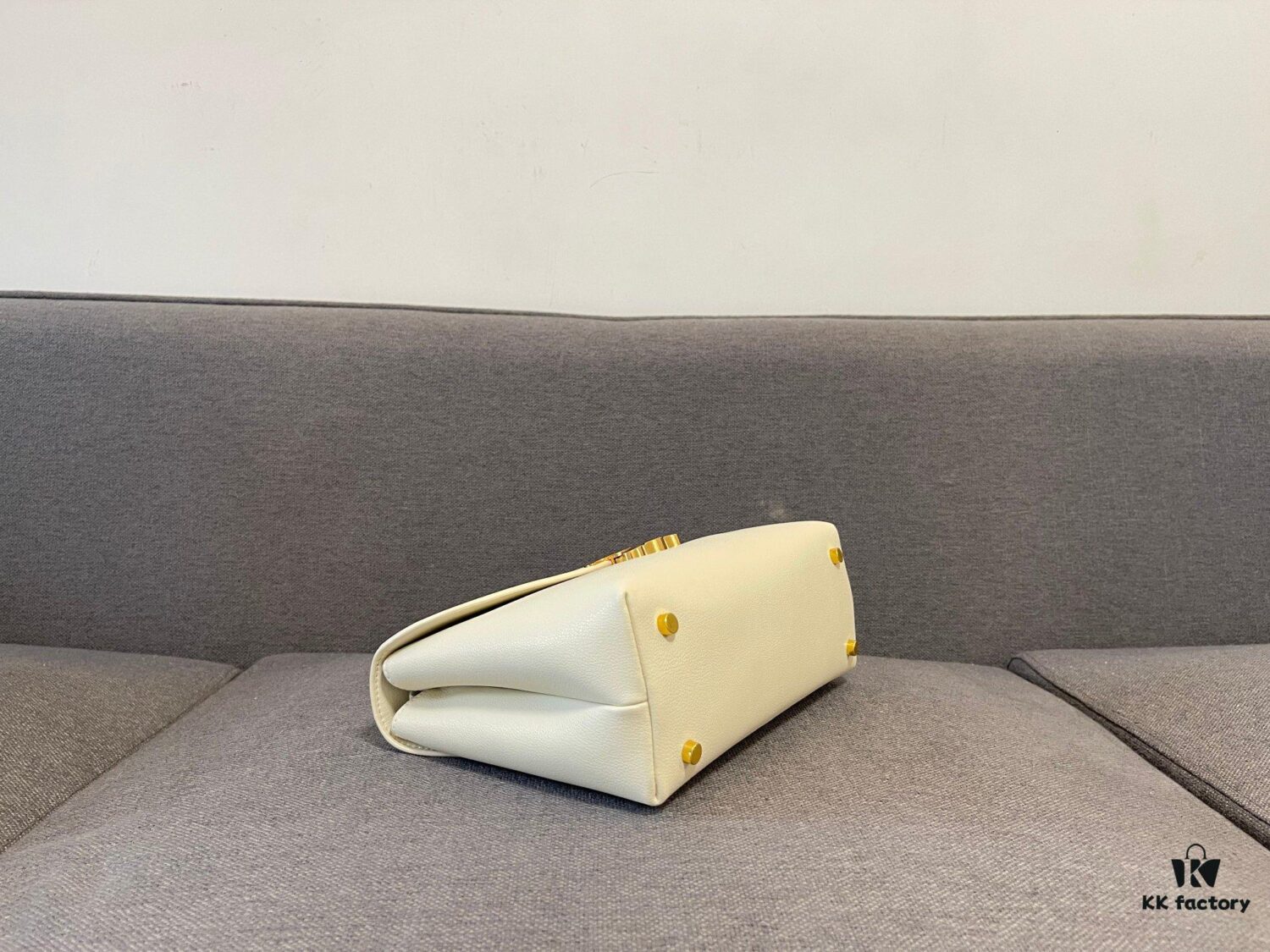 New Arrival A CELINE Arc de Triomphe Kelly Bag, New Design with Triumphal Arch Closure, Exuding Elegance