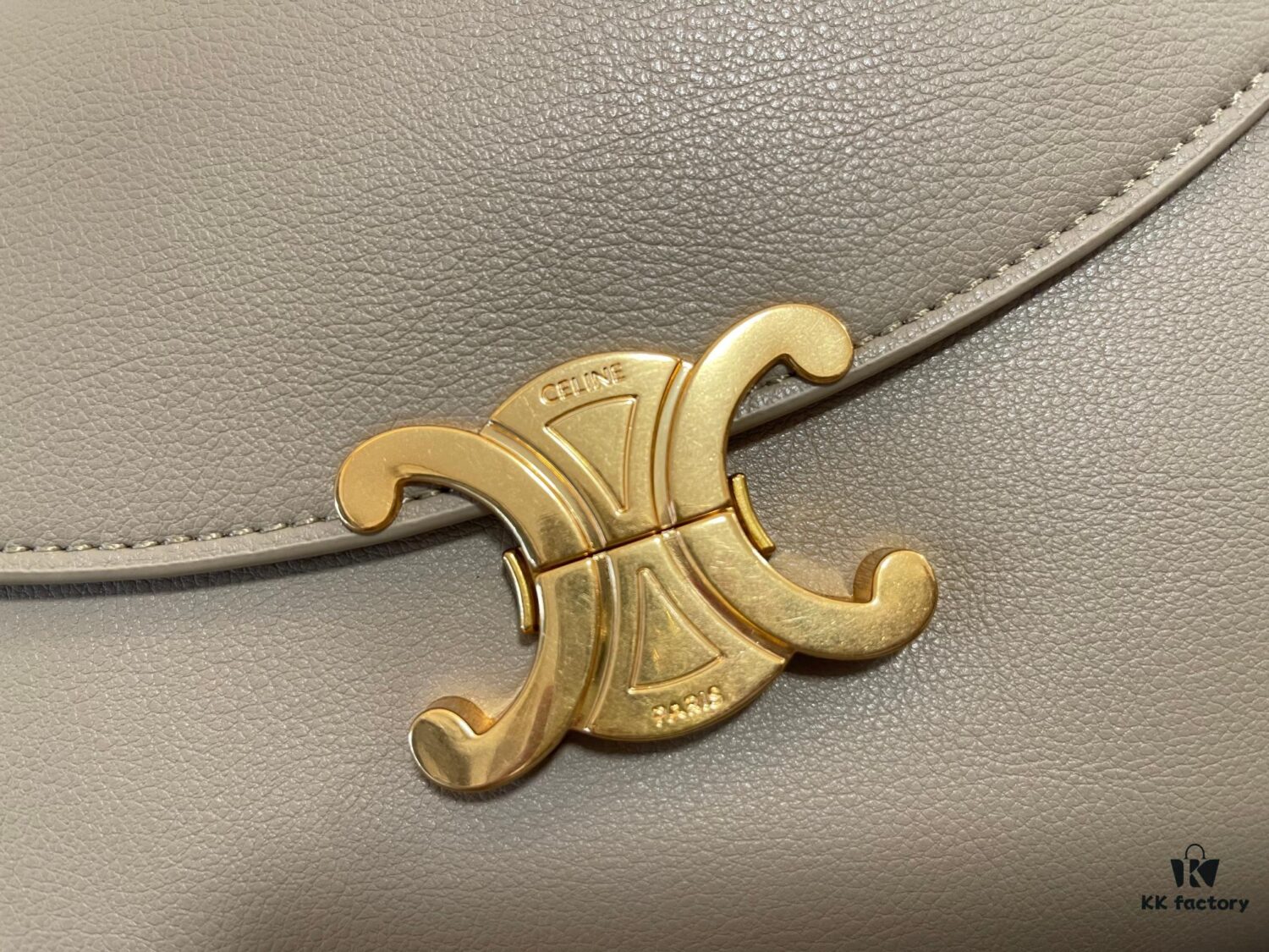 New Arrival A CELINE Arc de Triomphe Kelly Handbag, New Design with Arc de Triomphe Closure, Exuding Elegance