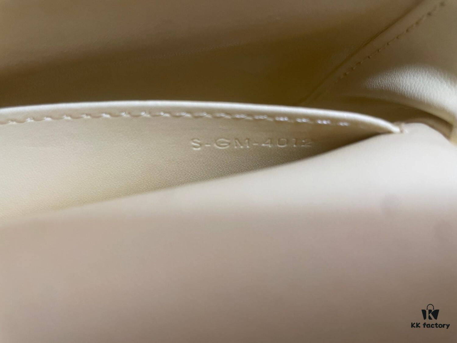 CELINE New Triomphe Arch of Triumph Underarm Bag Spring Summer Limited Edition