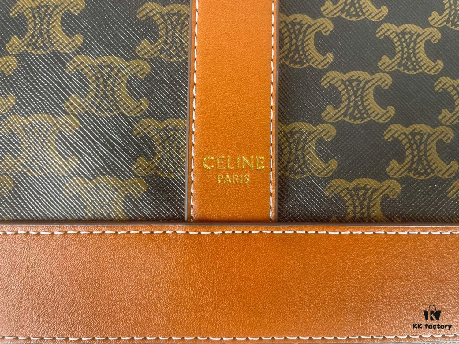 TRIOMPHE CANVAS Handbag 🐕. 🆕 Fall/Winter CELINE New CABAS Medium Signature Print Calfskin Leather Handbag, calfskin leather trim combined with classic monogram woven fabric, can be carried by shoulder or hand-held, snap button closure, featuring 1 main compartment and 1 inner zip pocket. Stylish and practical design fits standard tablets and laptops 🧑‍💻. Ideal for commuting, daily use, and travel 🫶🏻🫶🏻. Model No.: 3122# Size: 31x17x31.5