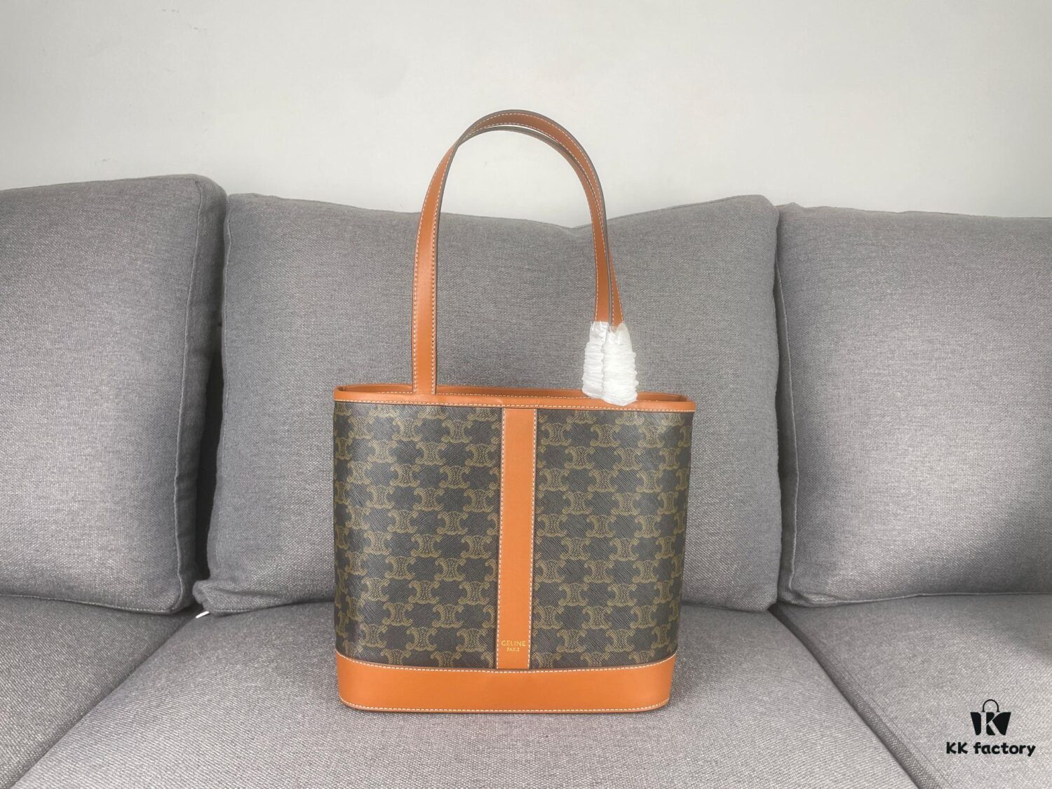 TRIOMPHE CANVAS Handbag. New Autumn-Winter CELINE CABAS Small Logo-Print Calfskin Leather Bag