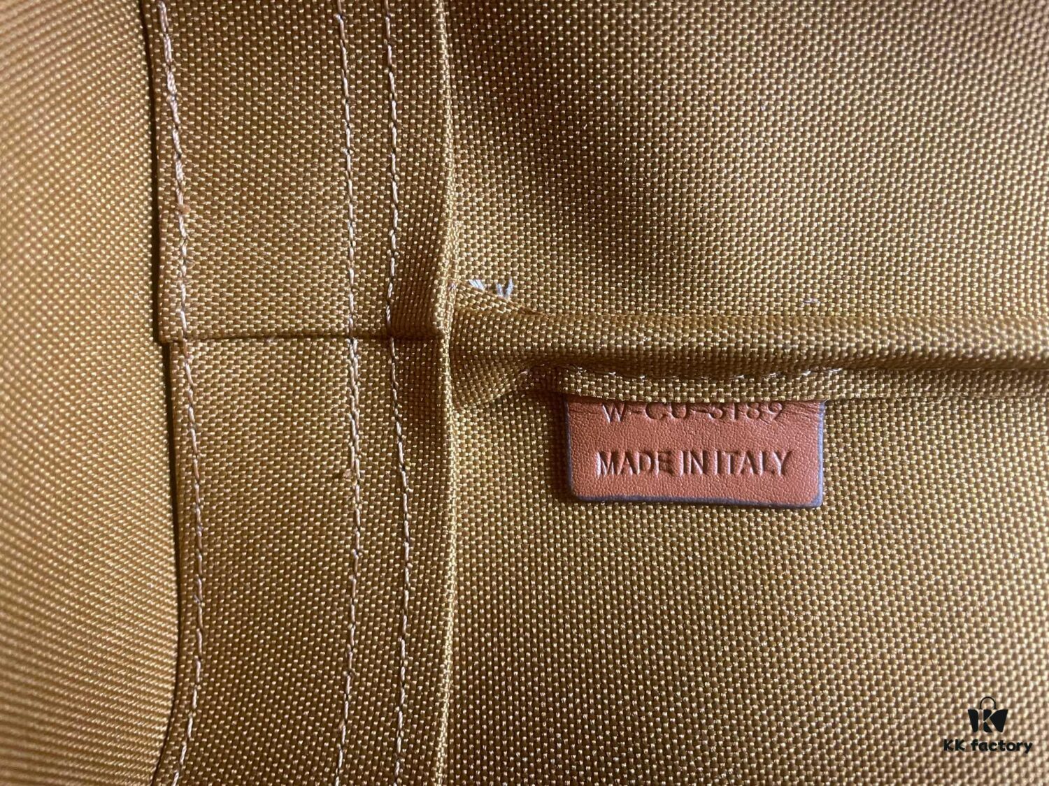 TRIOMPHE CANVAS Handbag. New Autumn-Winter CELINE CABAS Small Logo-Print Calfskin Leather Bag