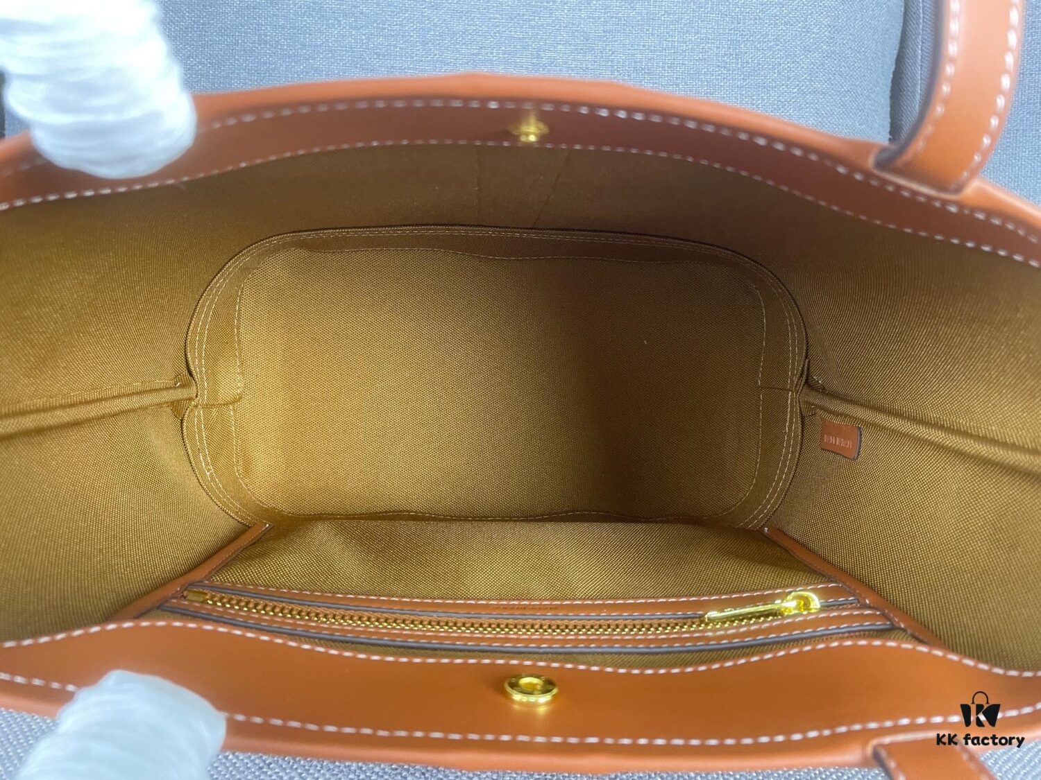 TRIOMPHE CANVAS Handbag. New Autumn-Winter CELINE CABAS Small Logo-Print Calfskin Leather Bag