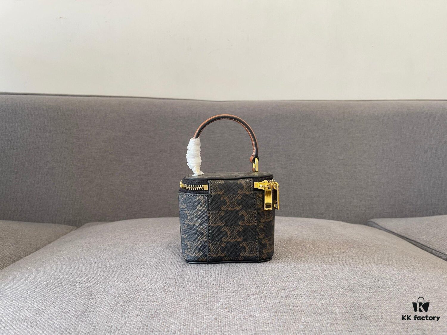 CELINE | New BOX TRIOMPHE Elegant Retro Bag with Iconic Triumph Arch Logo Closure