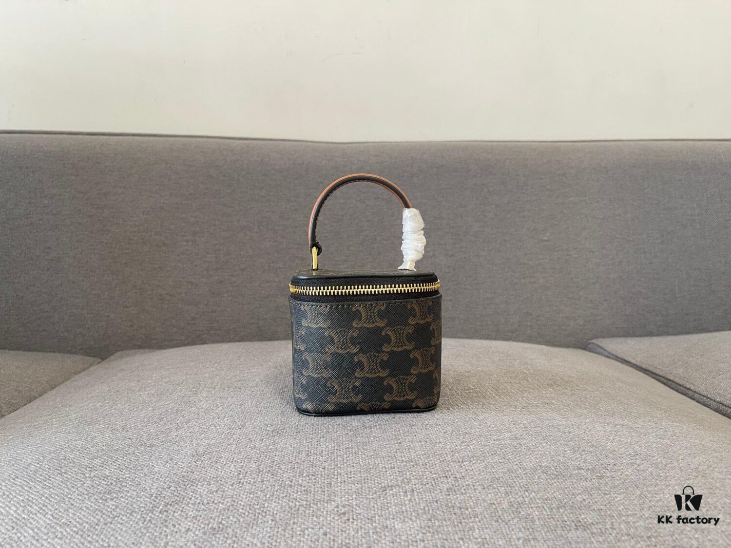 CELINE | New BOX TRIOMPHE Elegant Retro Bag with Iconic Triumph Arch Logo Closure