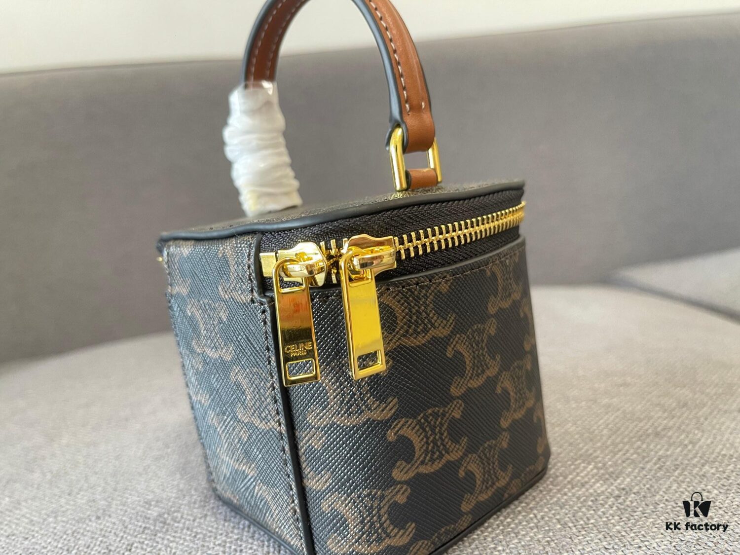 CELINE | New BOX TRIOMPHE Elegant Retro Bag with Iconic Triumph Arch Logo Closure