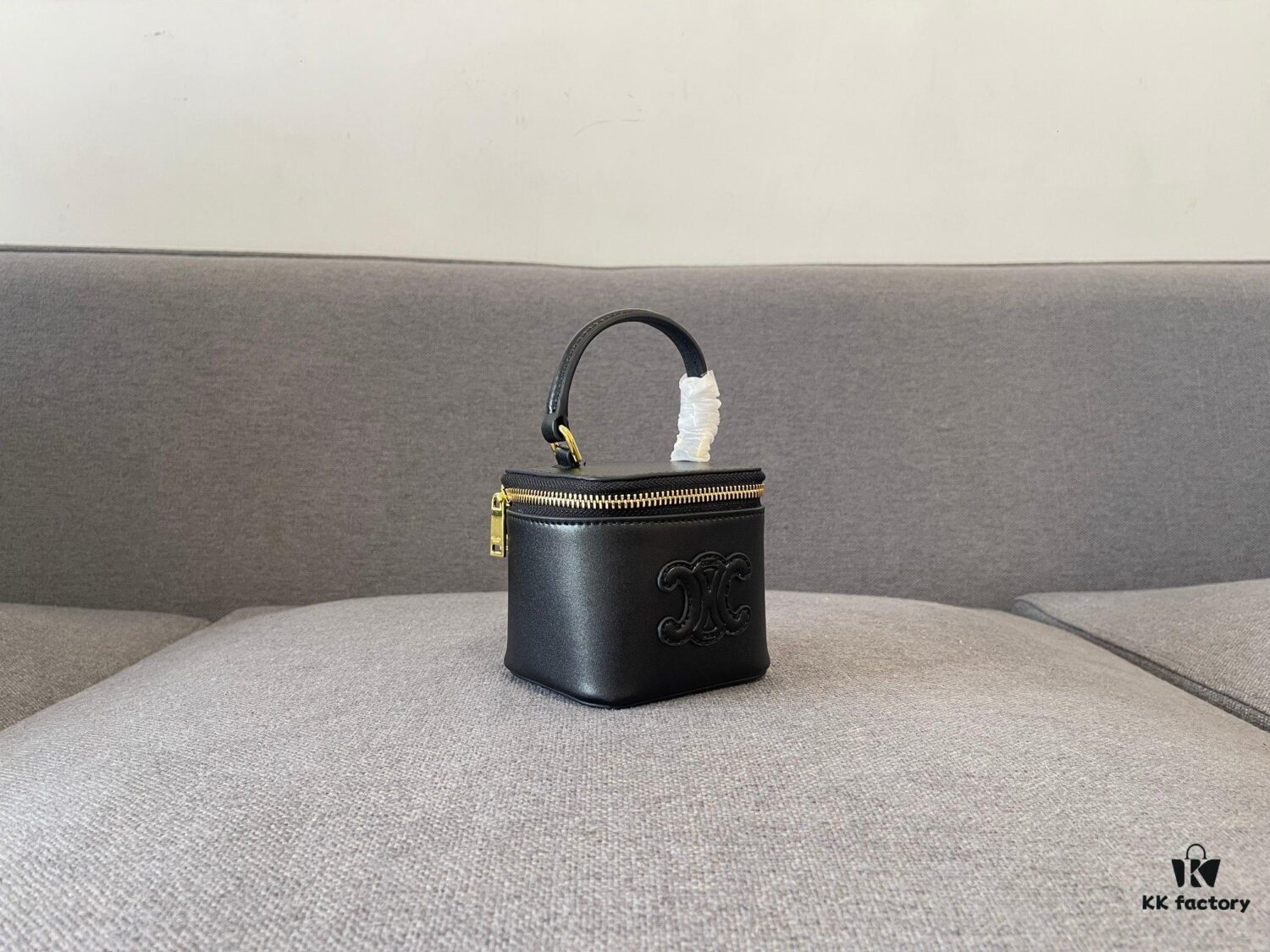 CELINE | New BOX TRIOMPHE Elegant Retro Mini Bag with Iconic Triumph Arch Logo Clasp