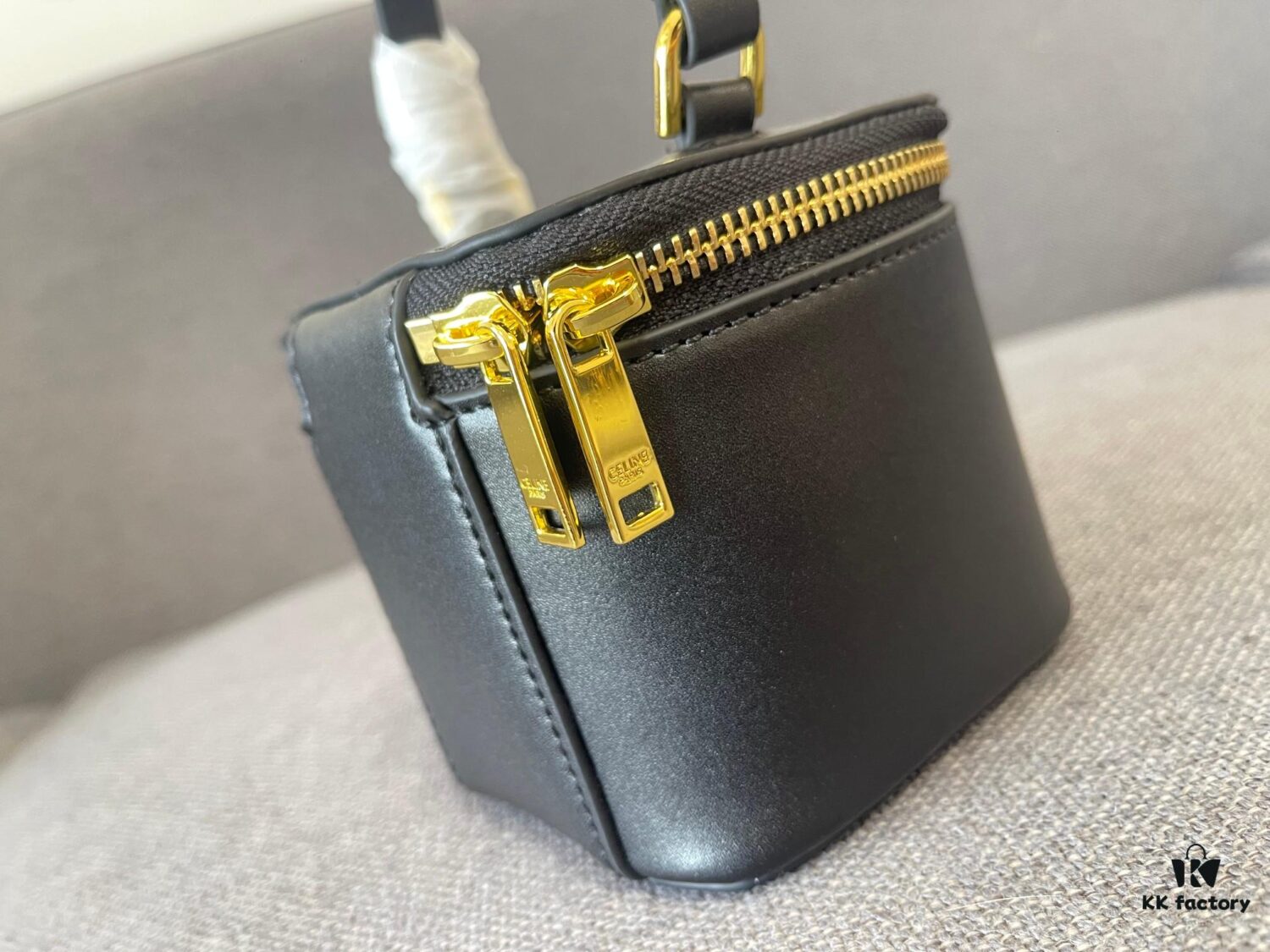 CELINE | New BOX TRIOMPHE Elegant Retro Mini Bag with Iconic Triumph Arch Logo Clasp