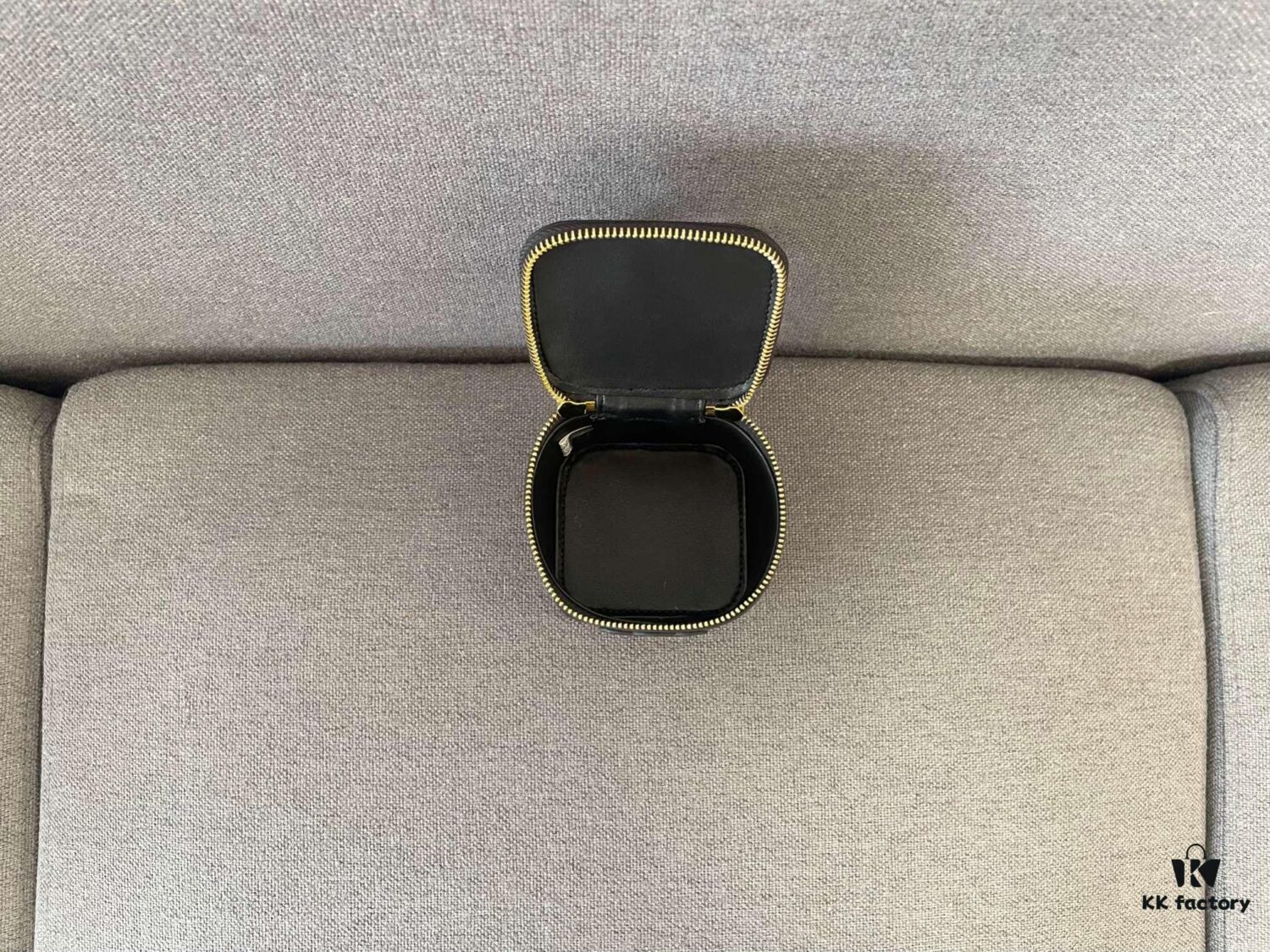 CELINE | New BOX TRIOMPHE Elegant Retro Mini Bag with Iconic Triumph Arch Logo Clasp