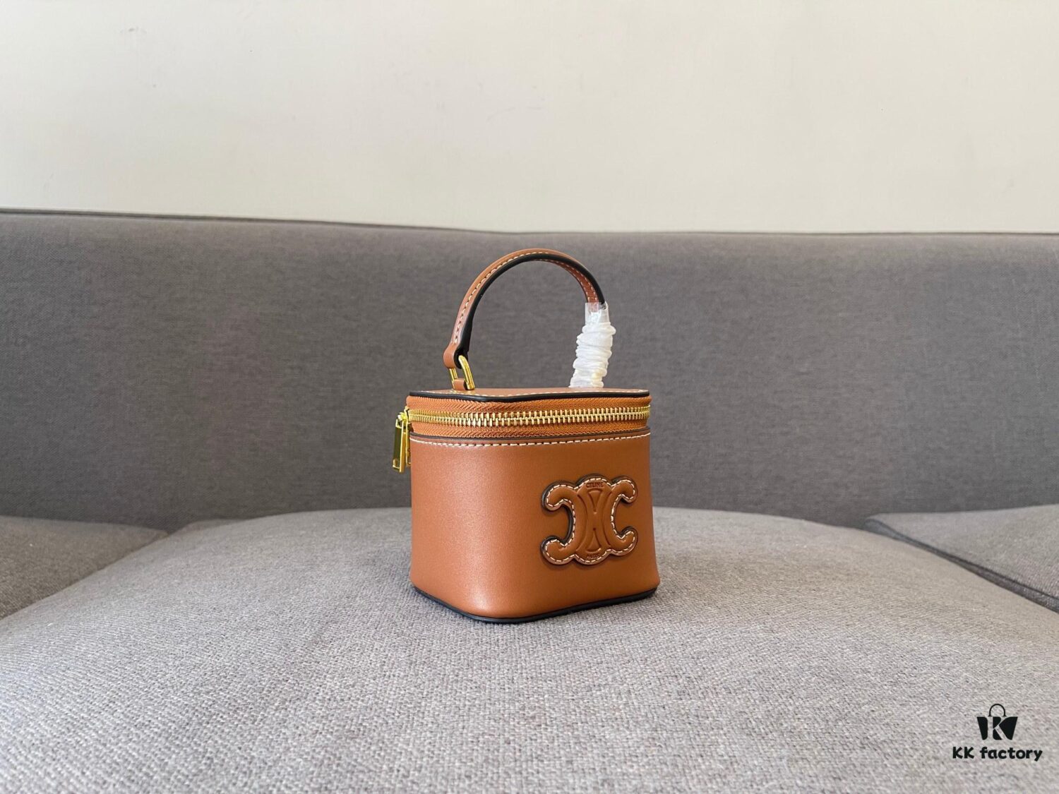 CELINE | New BOX TRIOMPHE Elegant Retro Mini Bag with Iconic Triumph Arch Logo Clasp