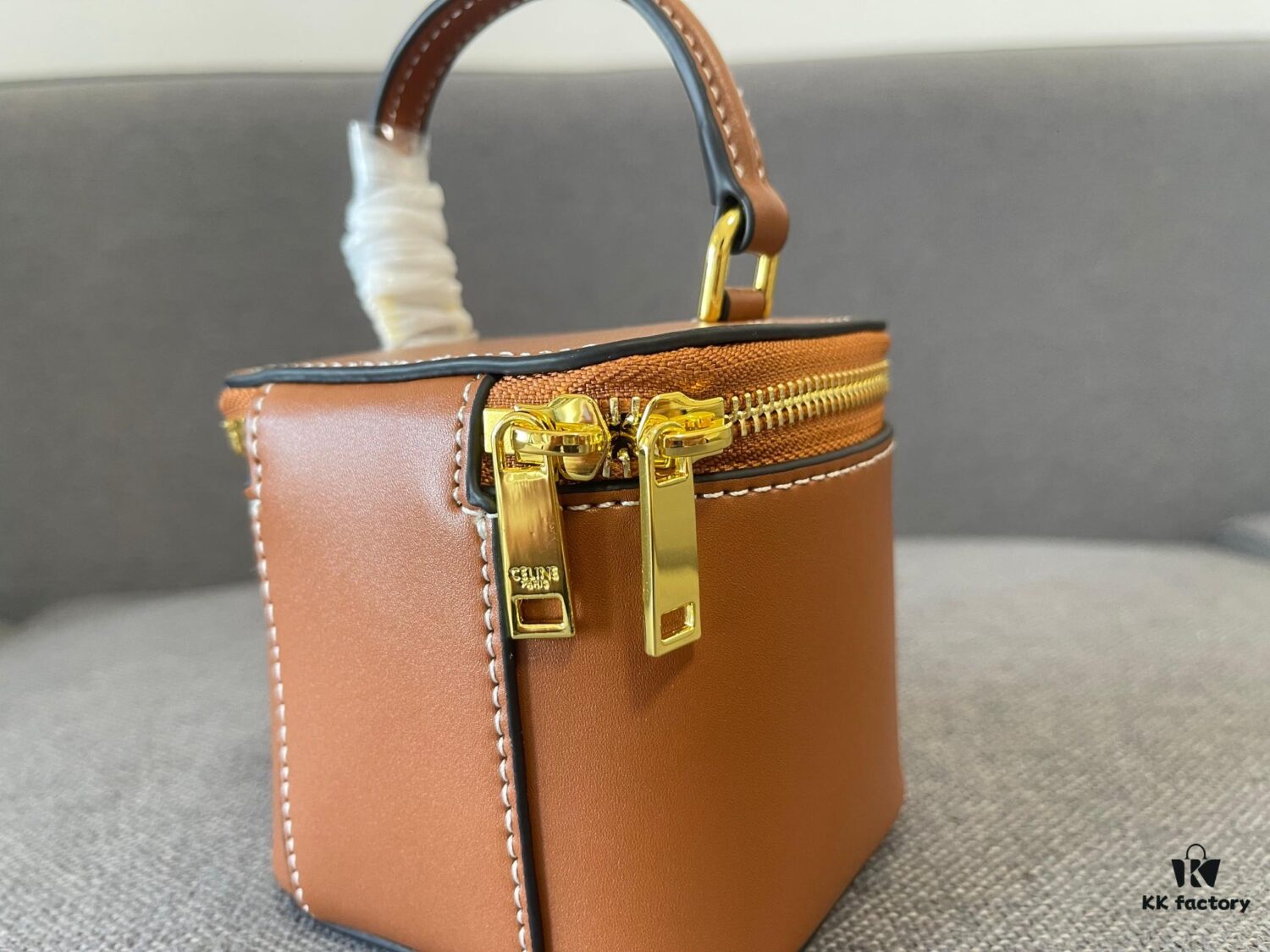 CELINE | New BOX TRIOMPHE Elegant Retro Mini Bag with Iconic Triumph Arch Logo Clasp