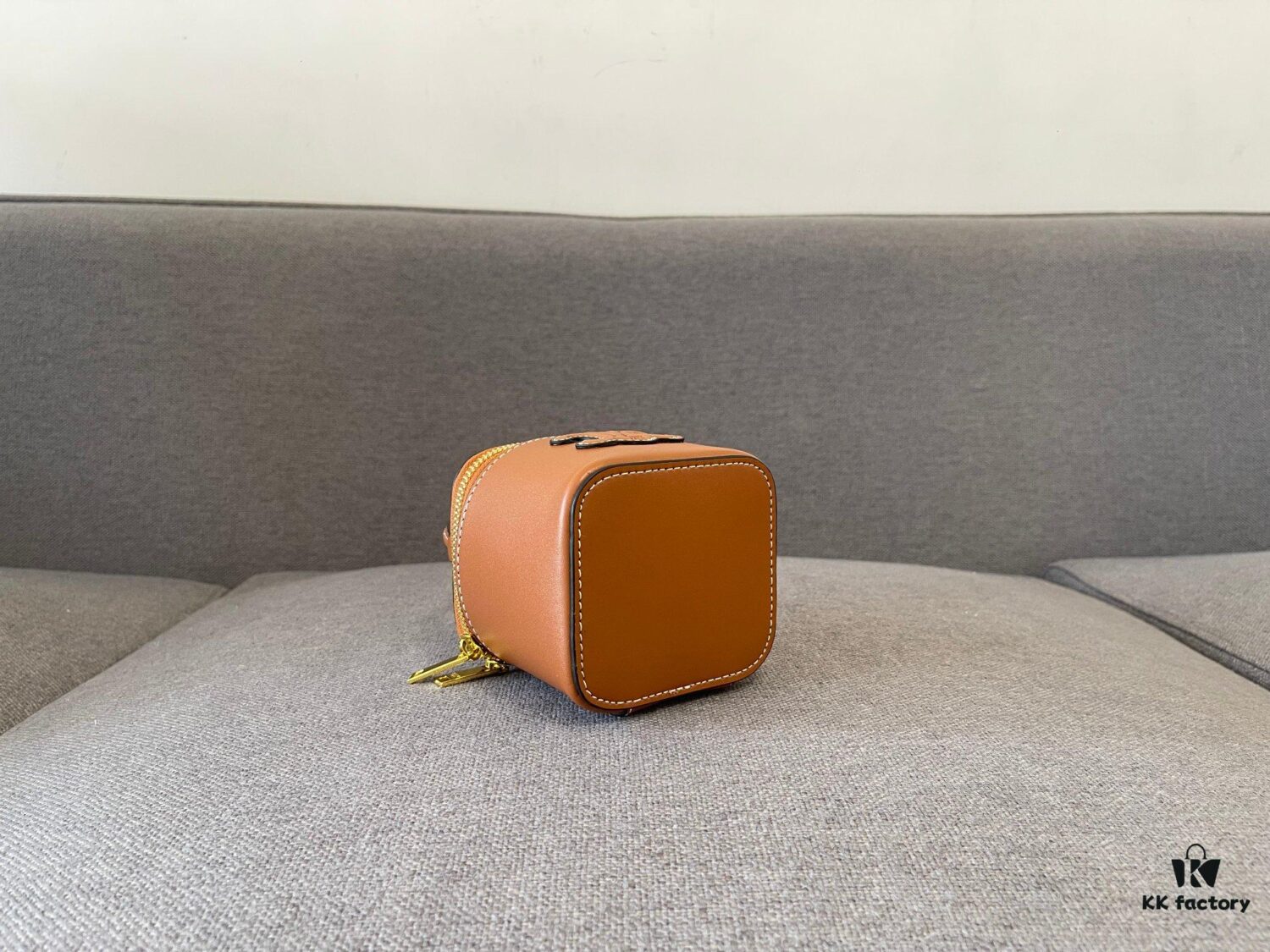 CELINE | New BOX TRIOMPHE Elegant Retro Mini Bag with Iconic Triumph Arch Logo Clasp