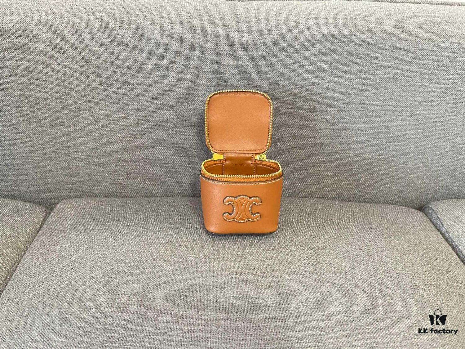 CELINE | New BOX TRIOMPHE Elegant Retro Mini Bag with Iconic Triumph Arch Logo Clasp