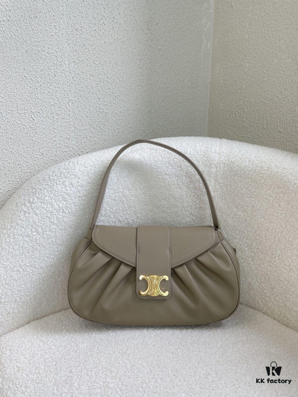 CELINE Spring-Summer Collection New Release POLLY Bag - Iconic Triomphe Logo, Wave-Bottom Design, Lambskin Lining, Magnetic Closure, Dual Carry Options