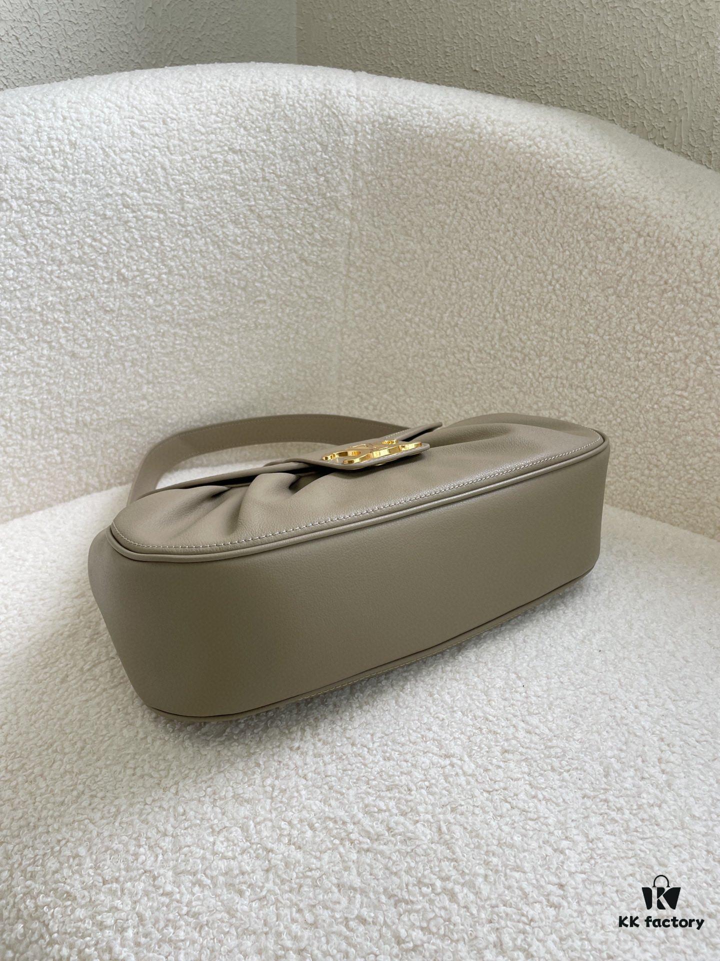 CELINE Spring-Summer Collection New Release POLLY Bag - Iconic Triomphe Logo, Wave-Bottom Design, Lambskin Lining, Magnetic Closure, Dual Carry Options