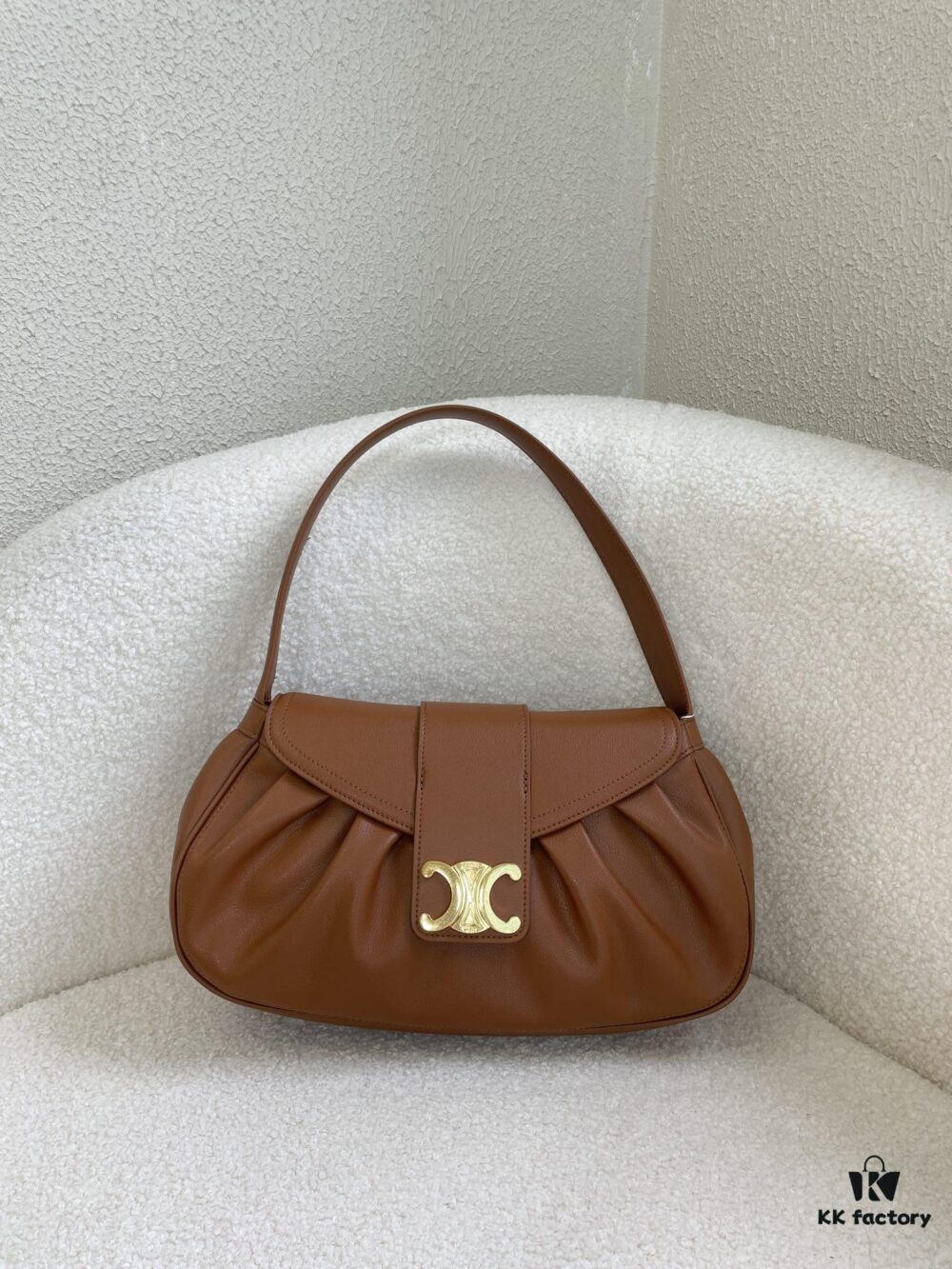 CELINE Spring/Summer New Arrival POLLY Bag - Iconic Triomphe Logo, Wave-Base Design, Full-Grain Calf Leather with Lambskin Lining