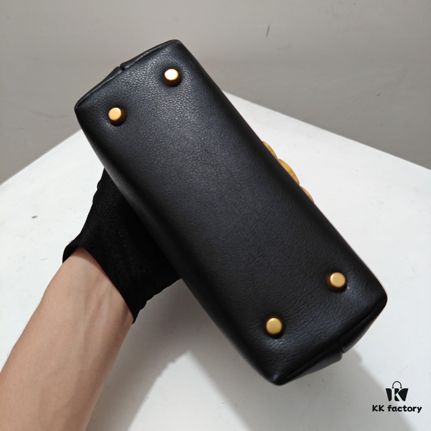 Top-tier Release Celine 2024 New Archival Handbag, Crinkled Leather, Minimalist and Exquisite Small Size: 20.5x13x8