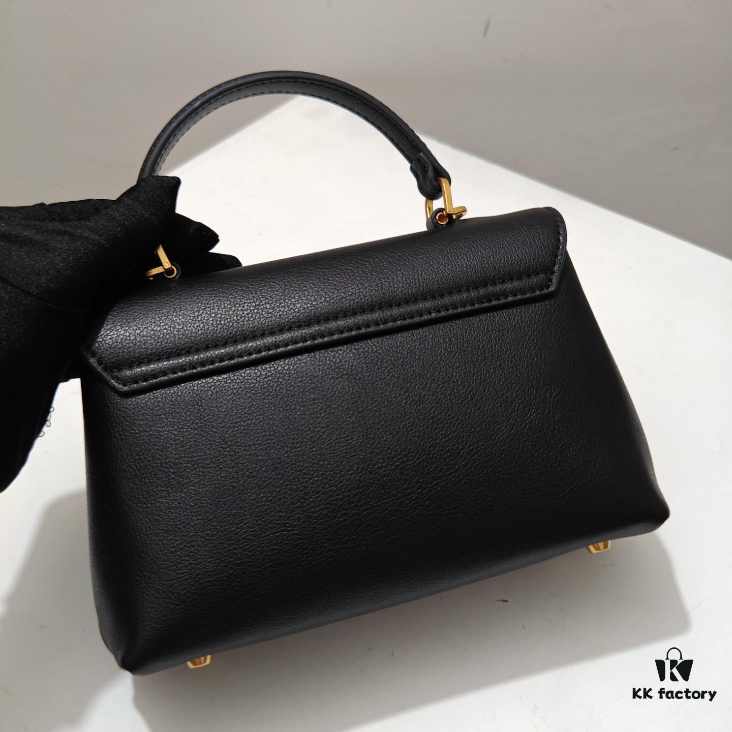Top-tier Release Celine 2024 New Archival Handbag, Crinkled Leather, Minimalist and Exquisite Small Size: 20.5x13x8