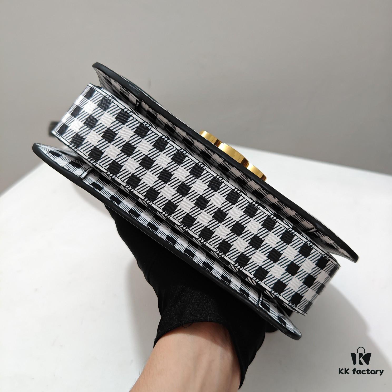 Celine 2024 Autumn/Winter New Arrival GARANCE – Timeless Elegance in Glossy Cowhide Leather