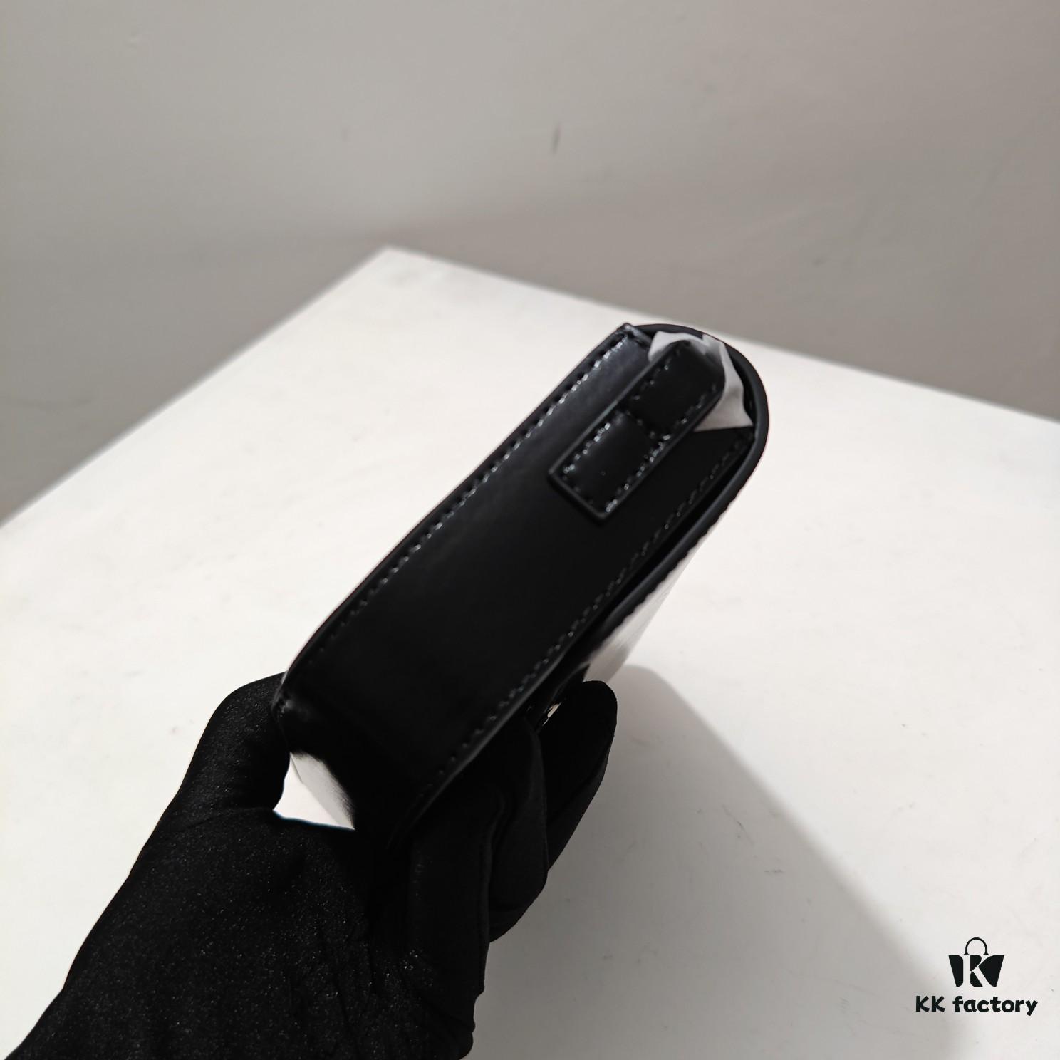 Top Quality Original Celine Triomphe Classic Crossbody Bag, Veined Calfskin Leather, Can Be Carried Underarm, by Hand or Shoulder Strap