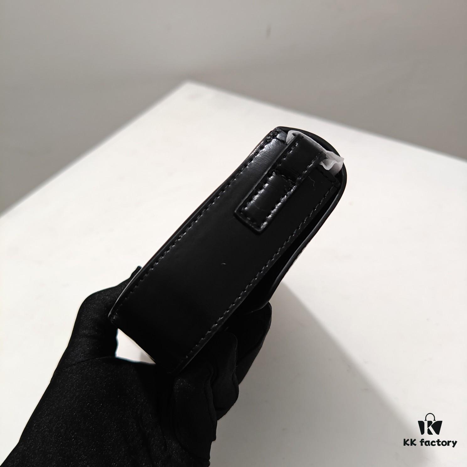 Top Quality Original Celine Triomphe Classic Crossbody Bag, Veined Calfskin Leather, Can Be Carried Underarm, by Hand or Crossbody