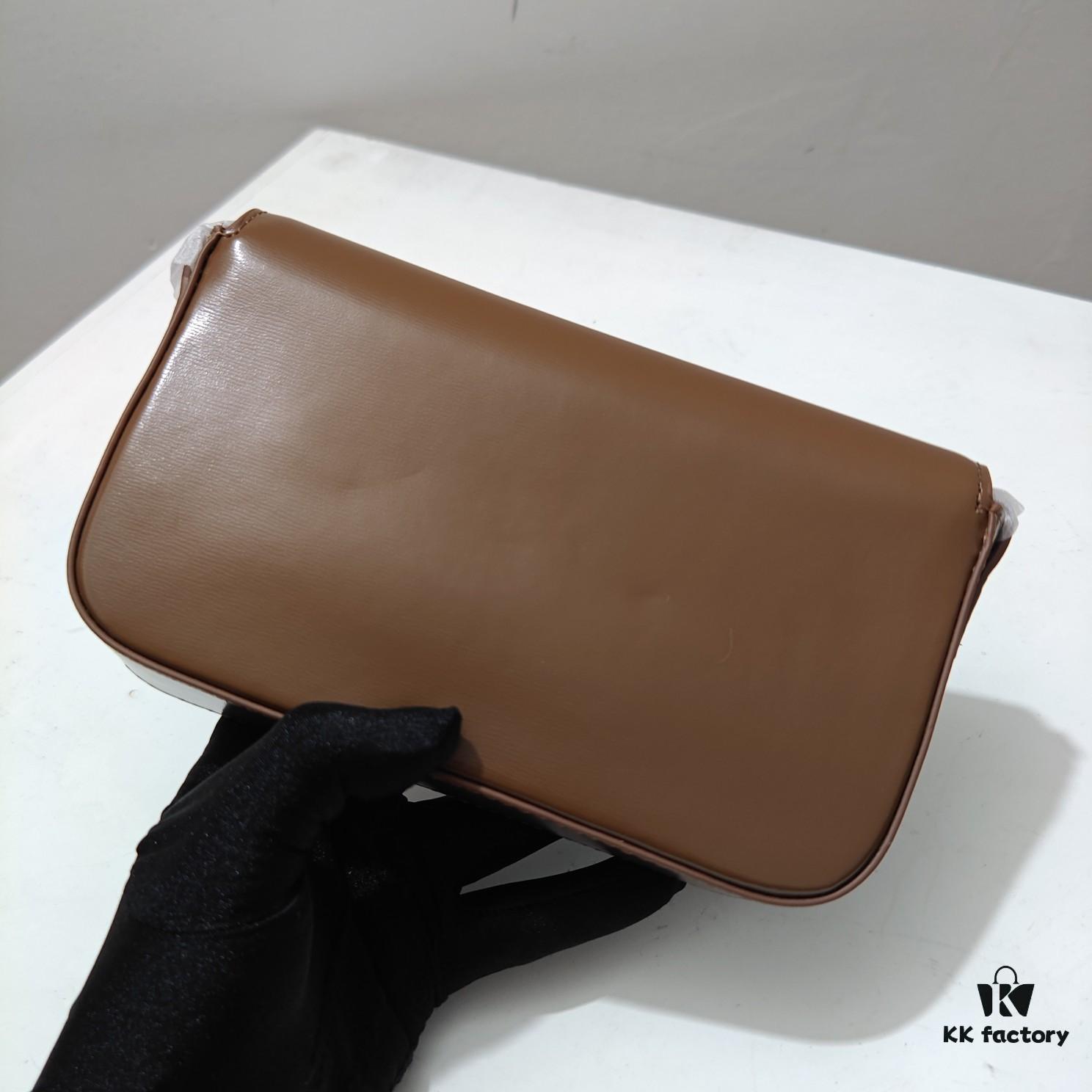 Top Quality Original Celine Triomphe Classic Crossbody Bag, Veined Calfskin Leather, Can Be Carried Underarm, by Hand or Crossbody