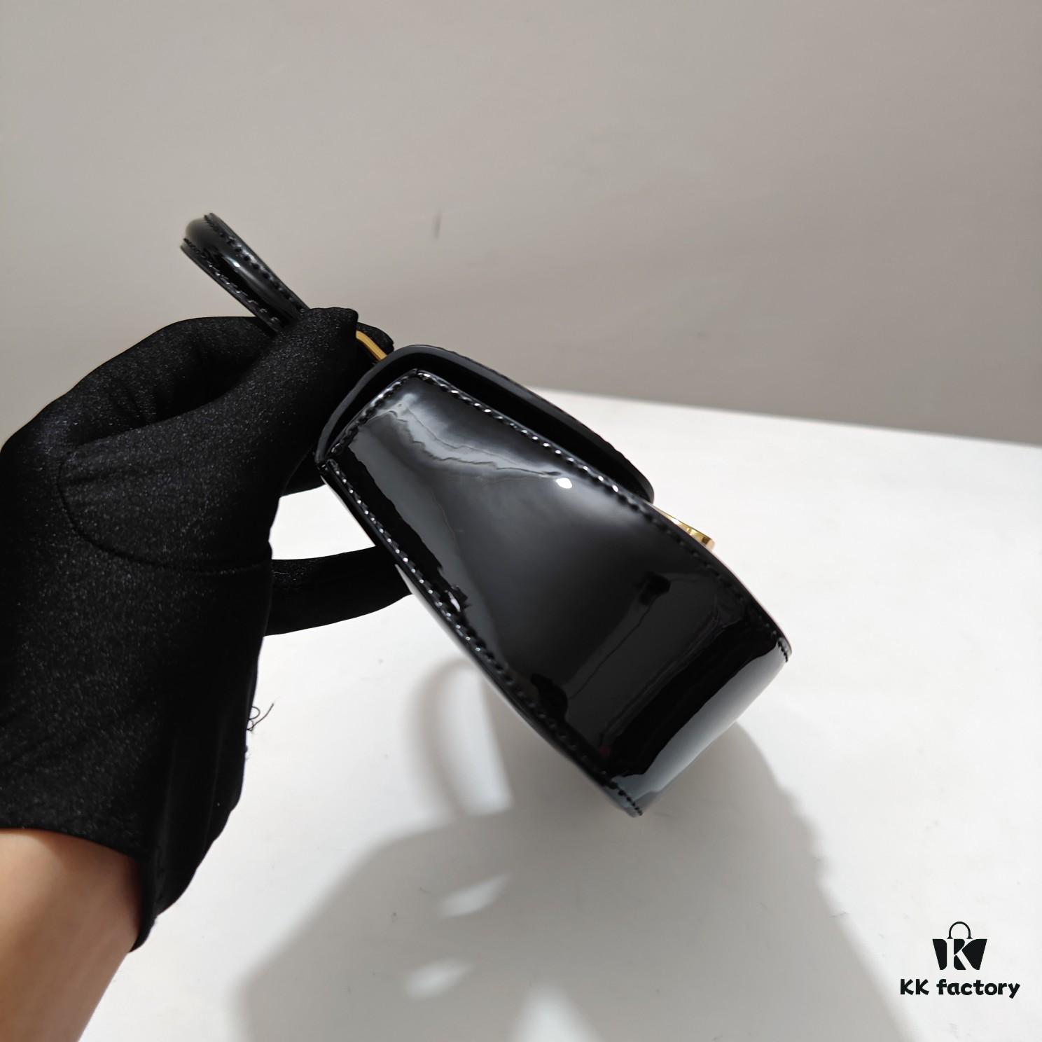 Celine Latest Style TEEN LOLA Shiny Calf Leather Handbag