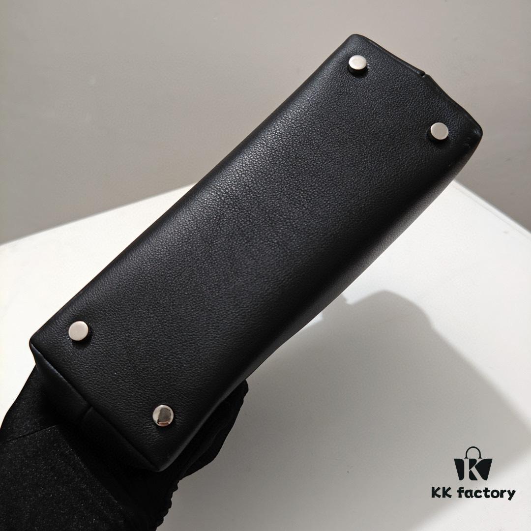 Top-Grade Cowhide, Crinkle Grain Leather, Celine 2024 New Arrival Arc Triomphe Bag, Minimalist and Elegant Design in Large Size 25cm