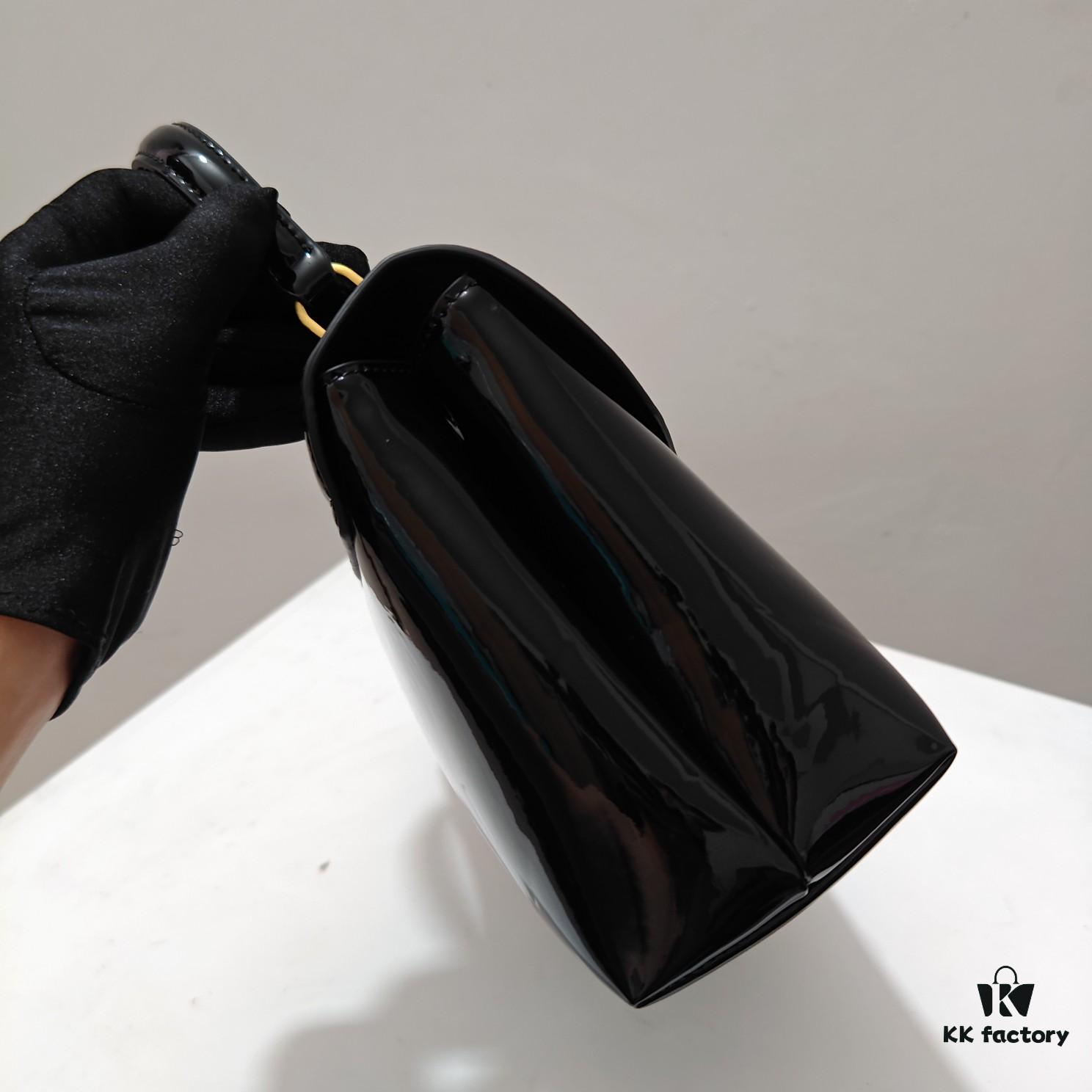 Top-Grade Cowhide New Style Patent Leather Celine 2024 Avant Bag Large 25cm