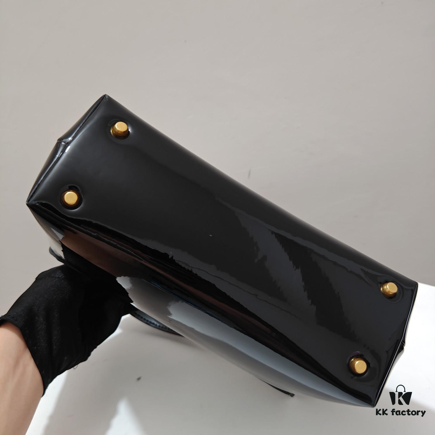 Top-Grade Cowhide New Style Patent Leather Celine 2024 Avant Bag Large 25cm