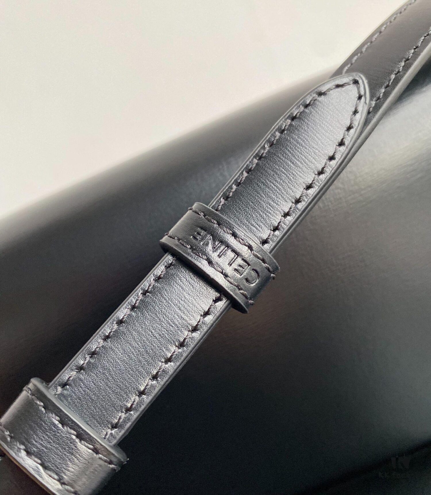 CELINE 2024 Spring/Summer New Arrival TRIOMPHE Signature Grain Calfskin Shoulder Bag, Triumph Armpit Bag with Calfskin Trim and Lambskin Lining, Flat Interior Pocket, Adjustable Leather Strap 20cm