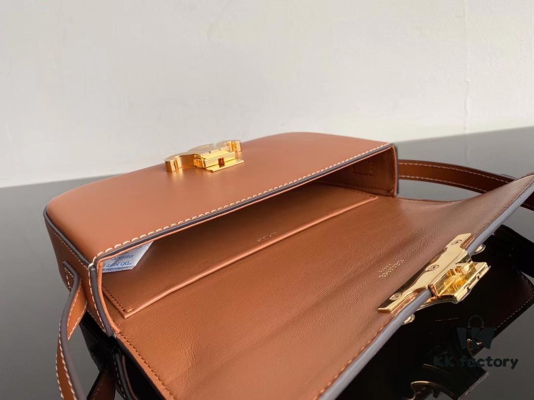 CELINE 2024 Spring/Summer New Arrival TRIOMPHE Logo Embossed Smooth Calfskin Shoulder Bag, Triomphe Armpit Bag with Cowhide Edging, Lambskin Lining, Flat Interior Pocket, Adjustable Leather Shoulder Strap (20cm Length)