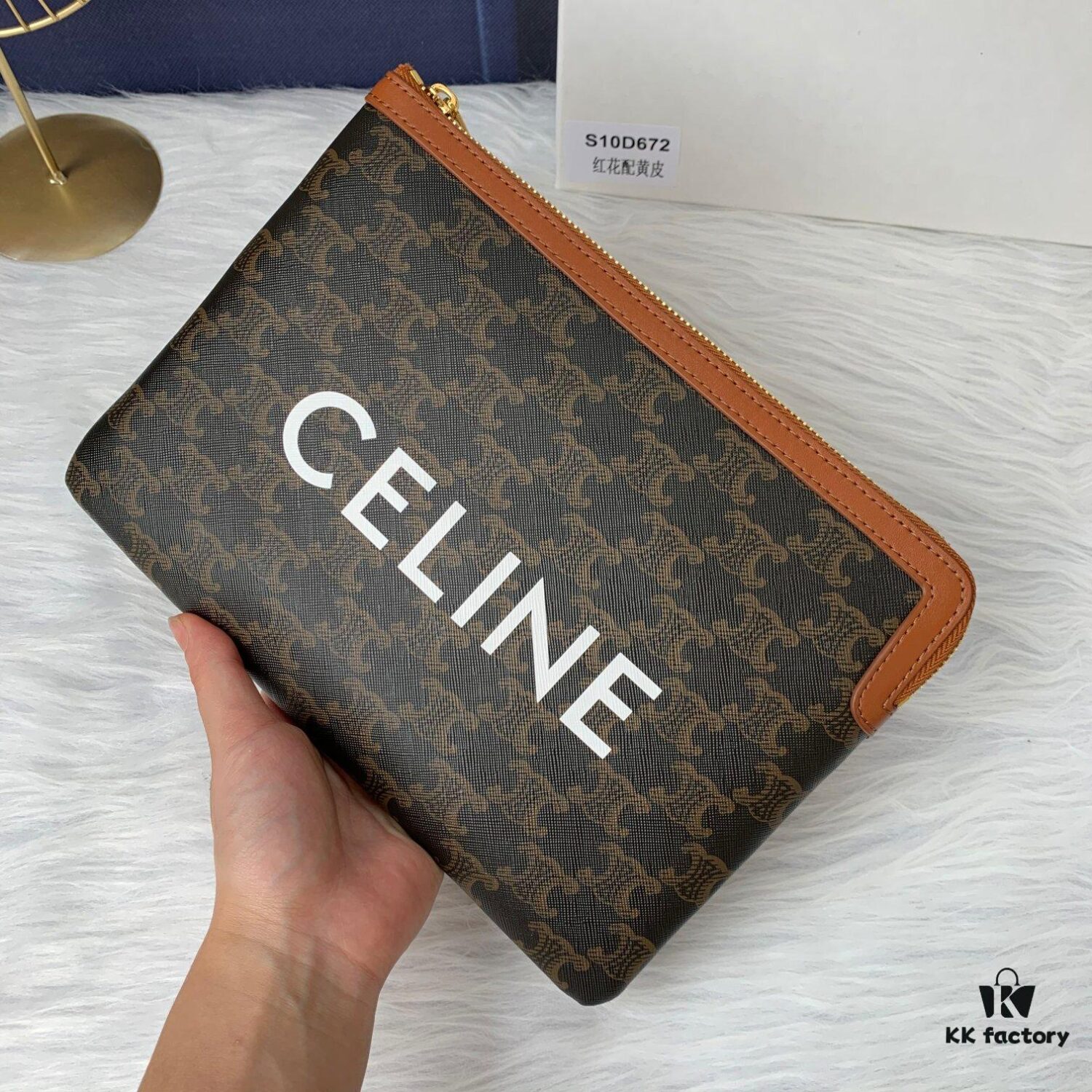 S10D672 Small CELINE TRIOMPHE Printed Vintage Clutch Bag, Minimalist Retro Style, Fashionable Design, Comfortable High-Quality Material, Durable Shape Retention