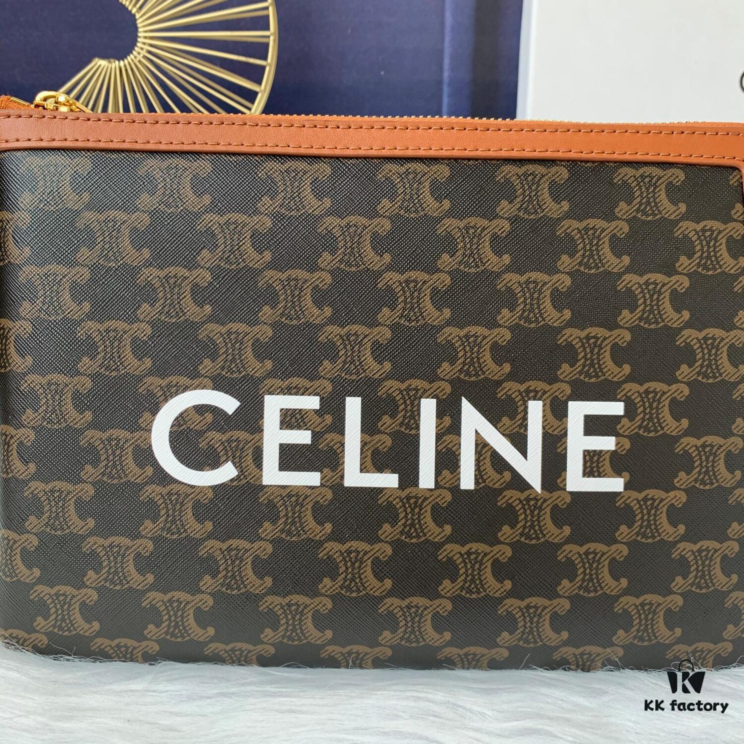 S10D672 Small CELINE TRIOMPHE Printed Vintage Clutch Bag, Minimalist Retro Style, Fashionable Design, Comfortable High-Quality Material, Durable Shape Retention