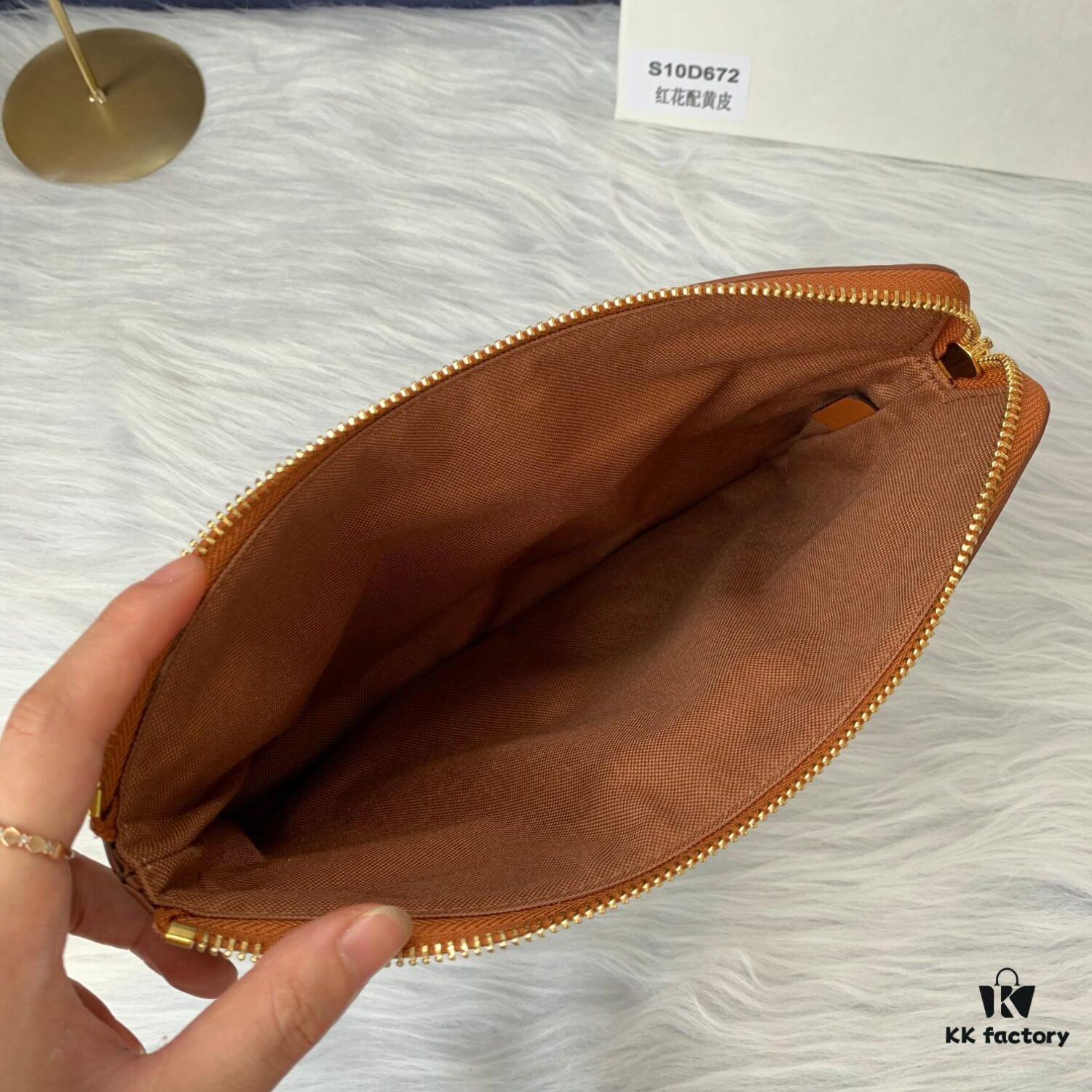 S10D672 Small CELINE TRIOMPHE Printed Vintage Clutch Bag, Minimalist Retro Style, Fashionable Design, Comfortable High-Quality Material, Durable Shape Retention