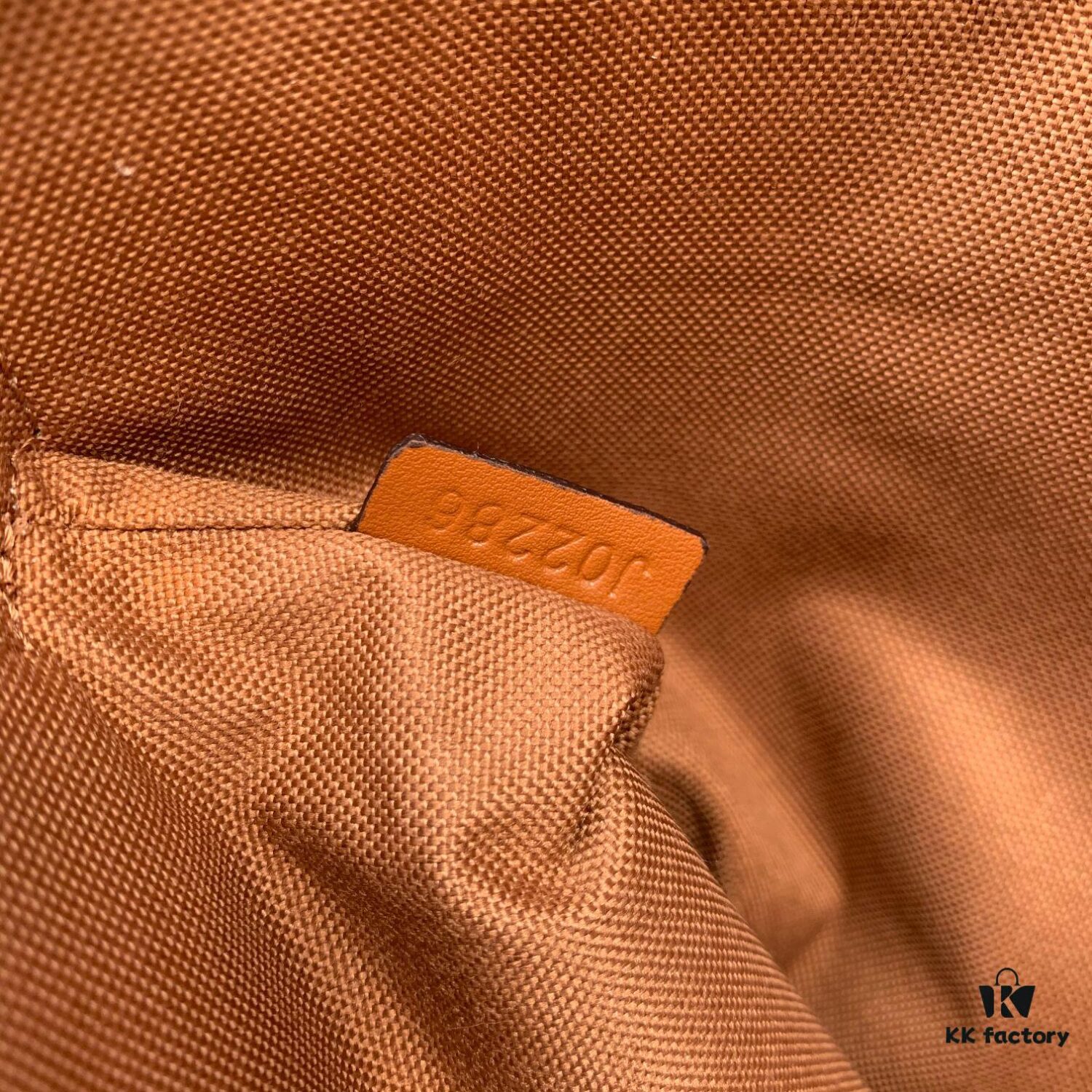 S10D672 Small CELINE TRIOMPHE Printed Vintage Clutch Bag, Minimalist Retro Style, Fashionable Design, Comfortable High-Quality Material, Durable Shape Retention