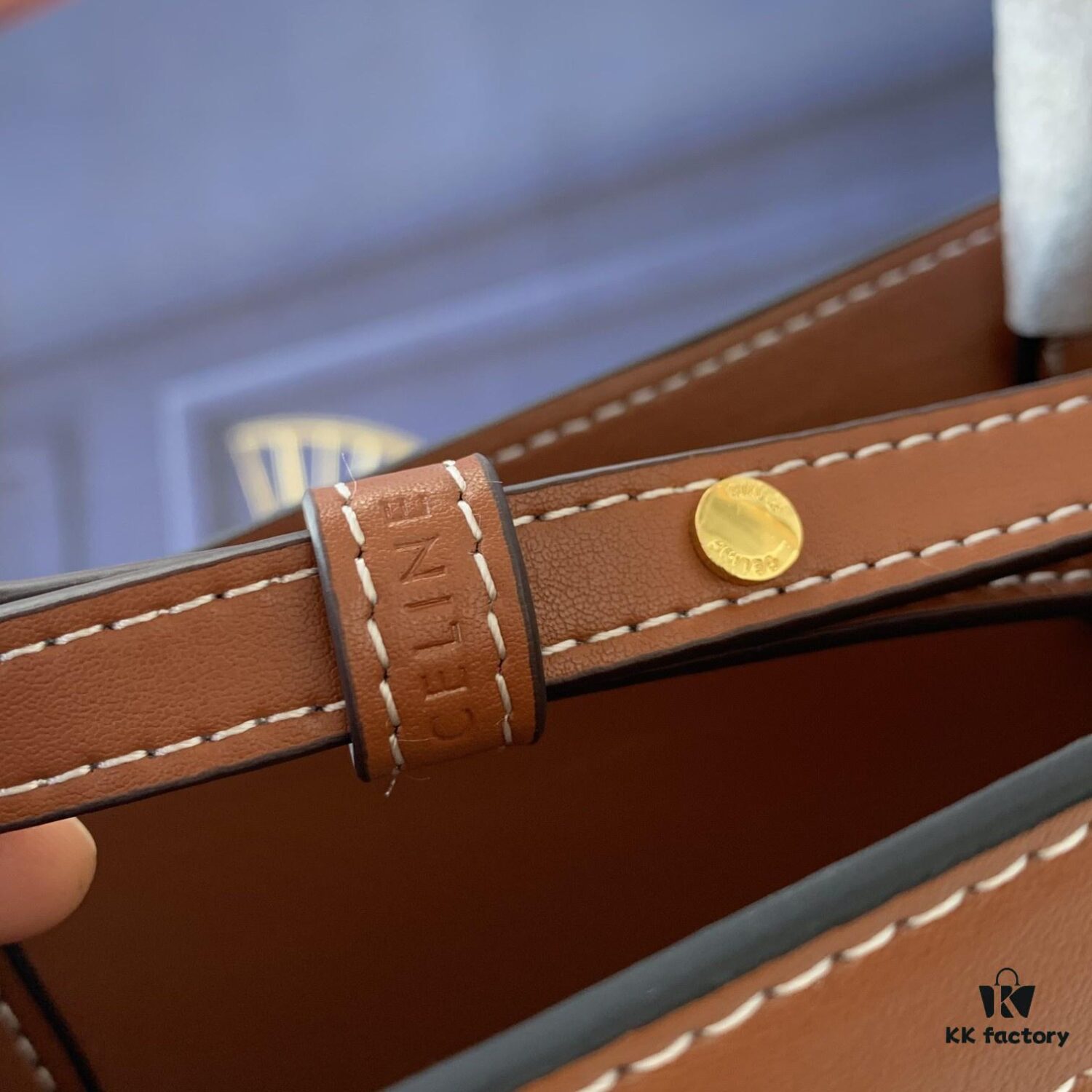 Model C192082 Vintage Pattern, Medium-Sized CELINE-Printed Synthetic Leather and Cowhide Vertical Handbag with Adjustable Detachable Leather Shoulder Strap (50cm), Dimensions: 32cm x 29cm x 8cm