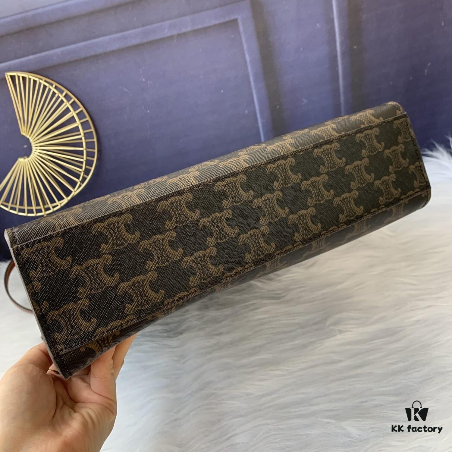 Model C192082 Vintage Pattern, Medium-Sized CELINE-Printed Synthetic Leather and Cowhide Vertical Handbag with Adjustable Detachable Leather Shoulder Strap (50cm), Dimensions: 32cm x 29cm x 8cm