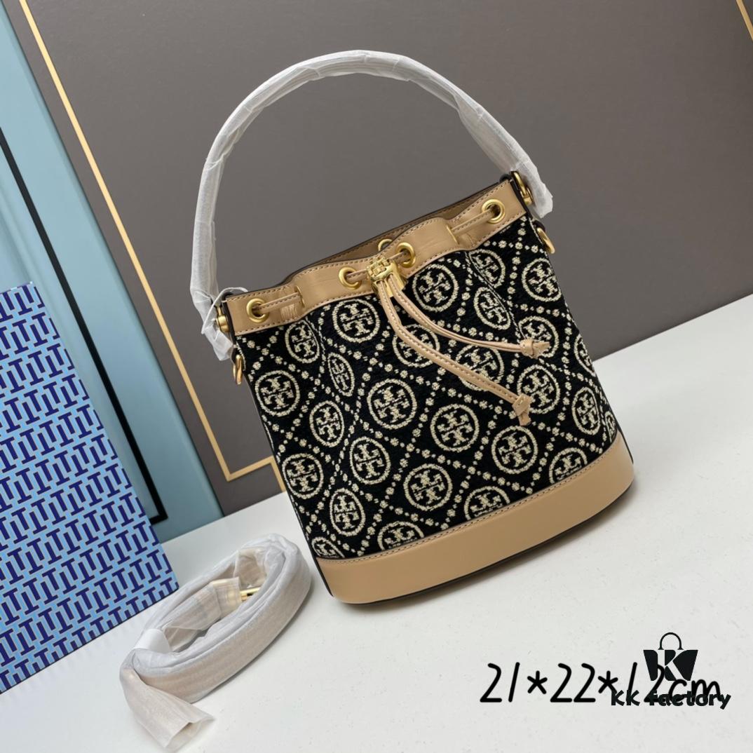 Large TORY BURCH Monogram Drawstring Bucket Bag in Navy Canvas – 2021 Summer Collection