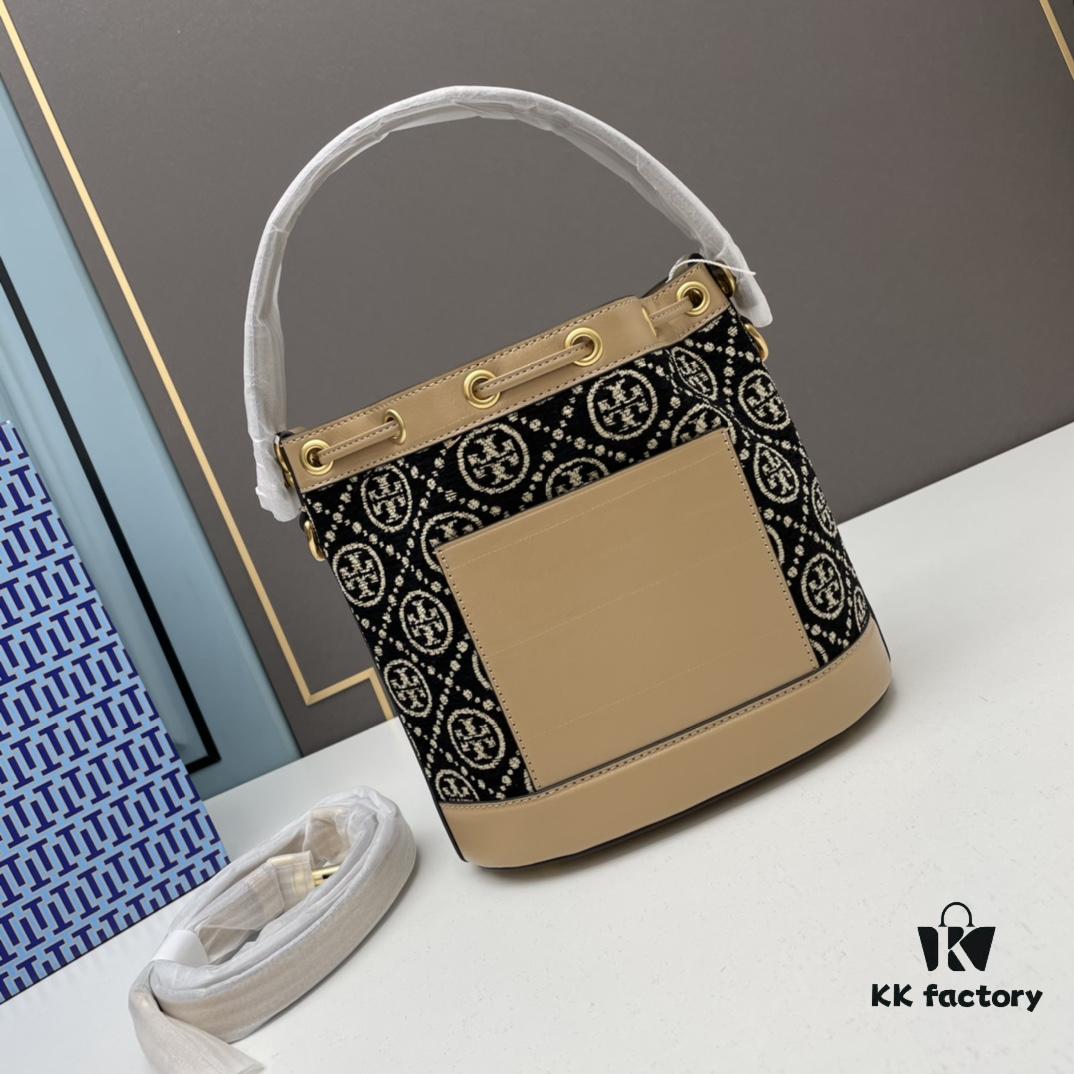 Large TORY BURCH Monogram Drawstring Bucket Bag in Navy Canvas – 2021 Summer Collection