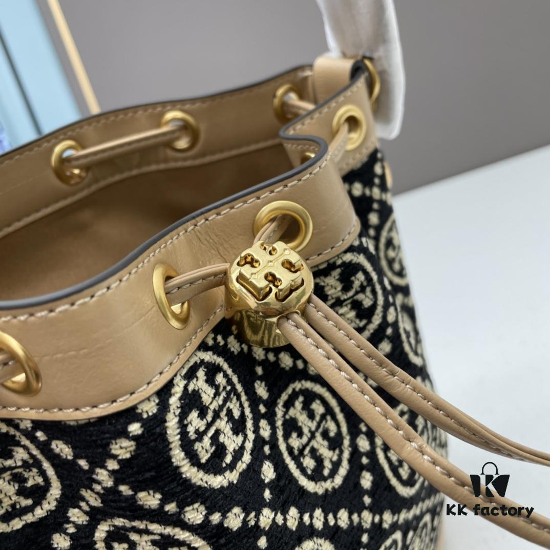 Large TORY BURCH Monogram Drawstring Bucket Bag in Navy Canvas – 2021 Summer Collection
