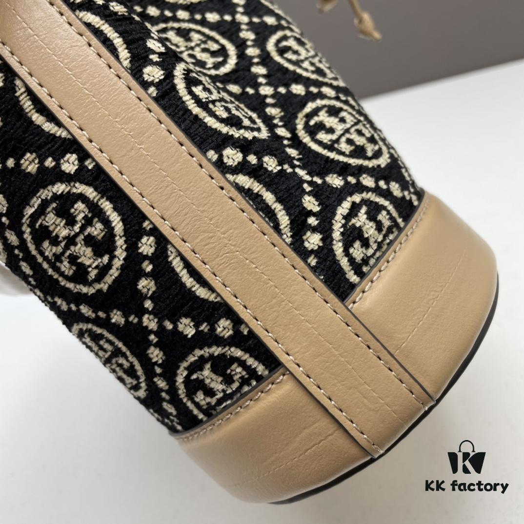 Large TORY BURCH Monogram Drawstring Bucket Bag in Navy Canvas – 2021 Summer Collection