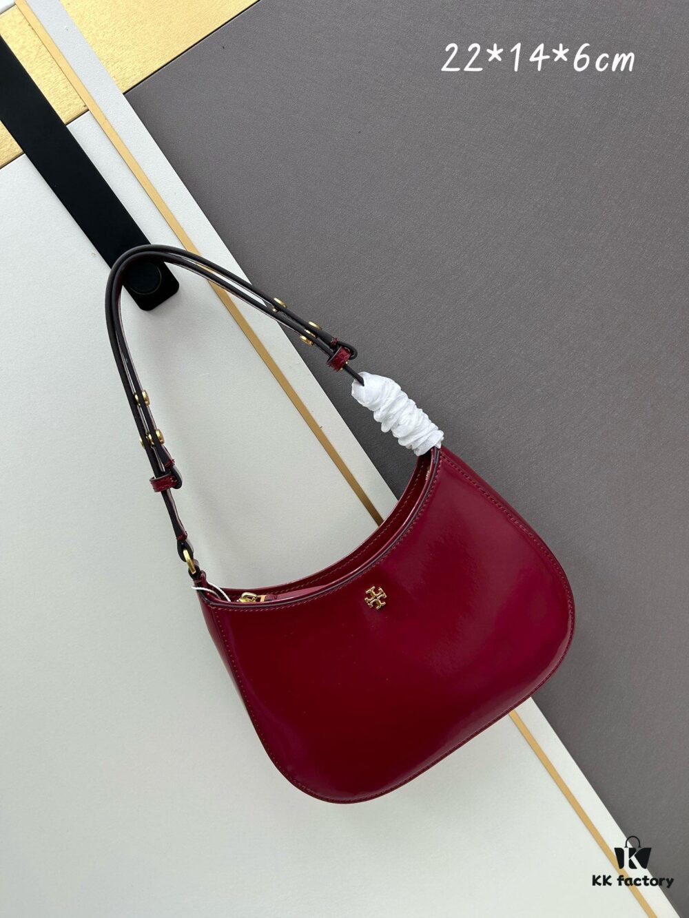 Tory Burch Emerson Series New Arrival Crossbody Bag in Textured Calfskin